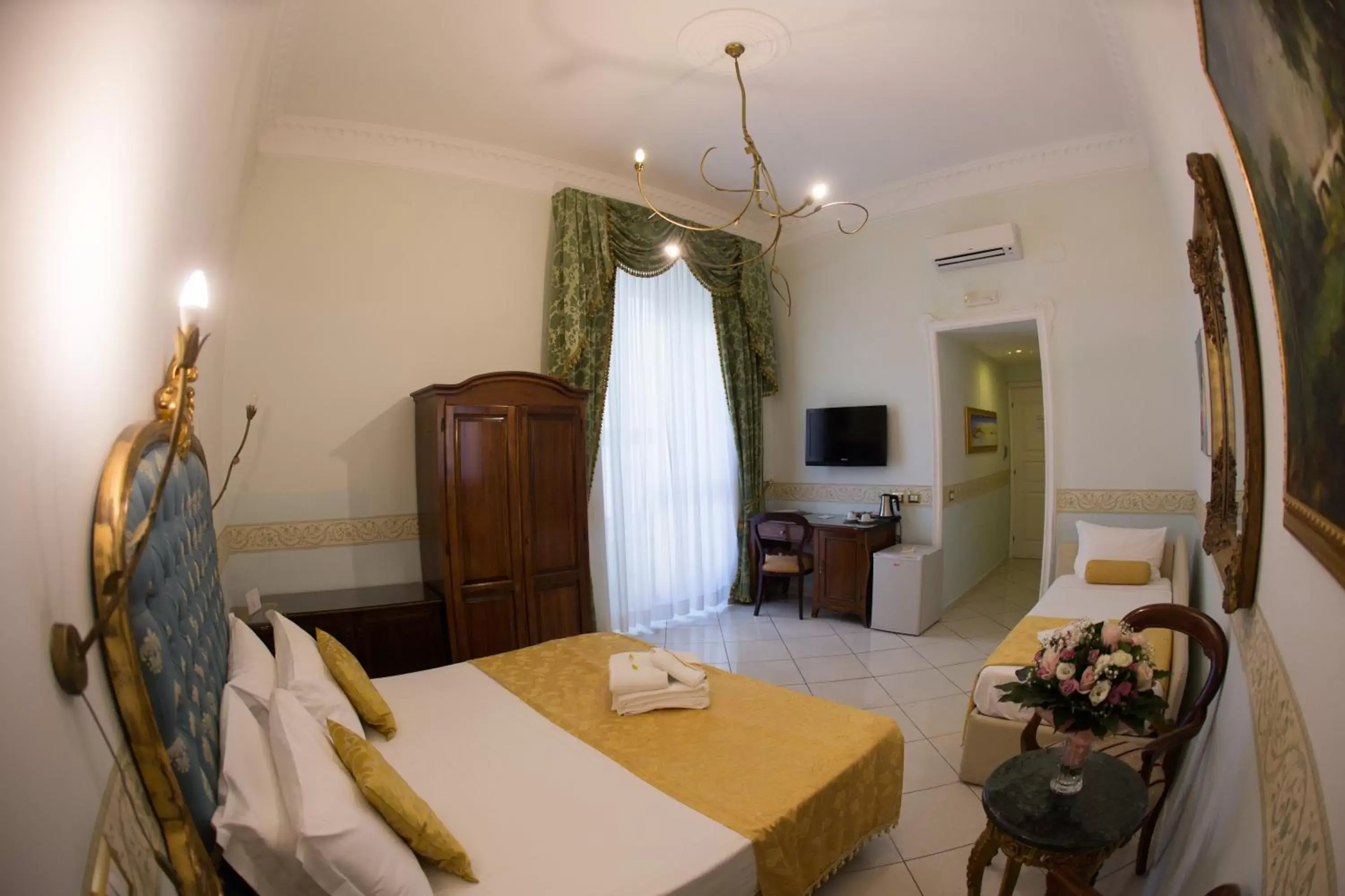 Standard Triple Room in B&B Art Suite Santa Brigida Standard Triple Room in B&B Art Suite Santa Brigida