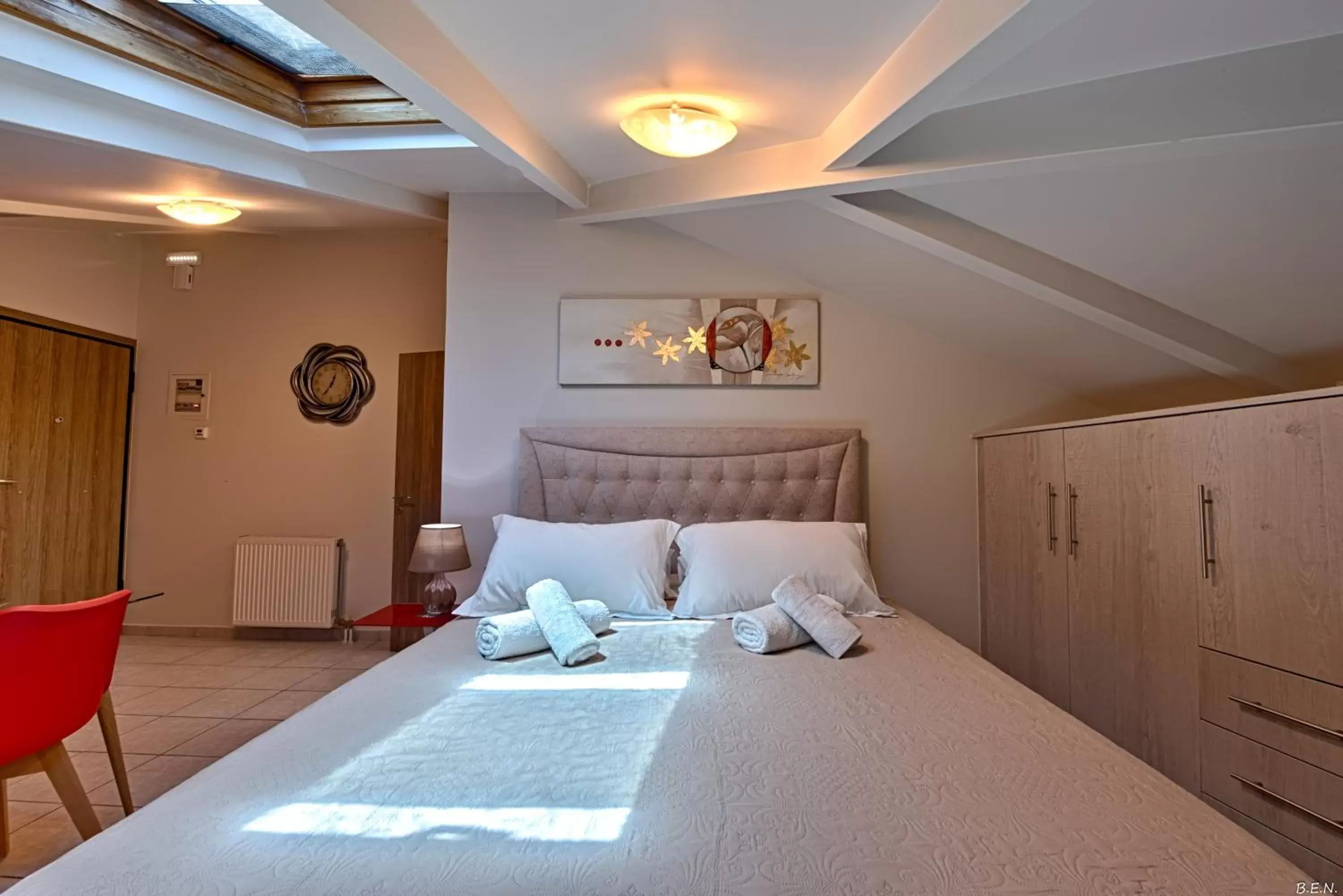 Deluxe King Studio - single occupancy in Alexia's Apartments Deluxe King Studio - single occupancy in Alexia's Apartments