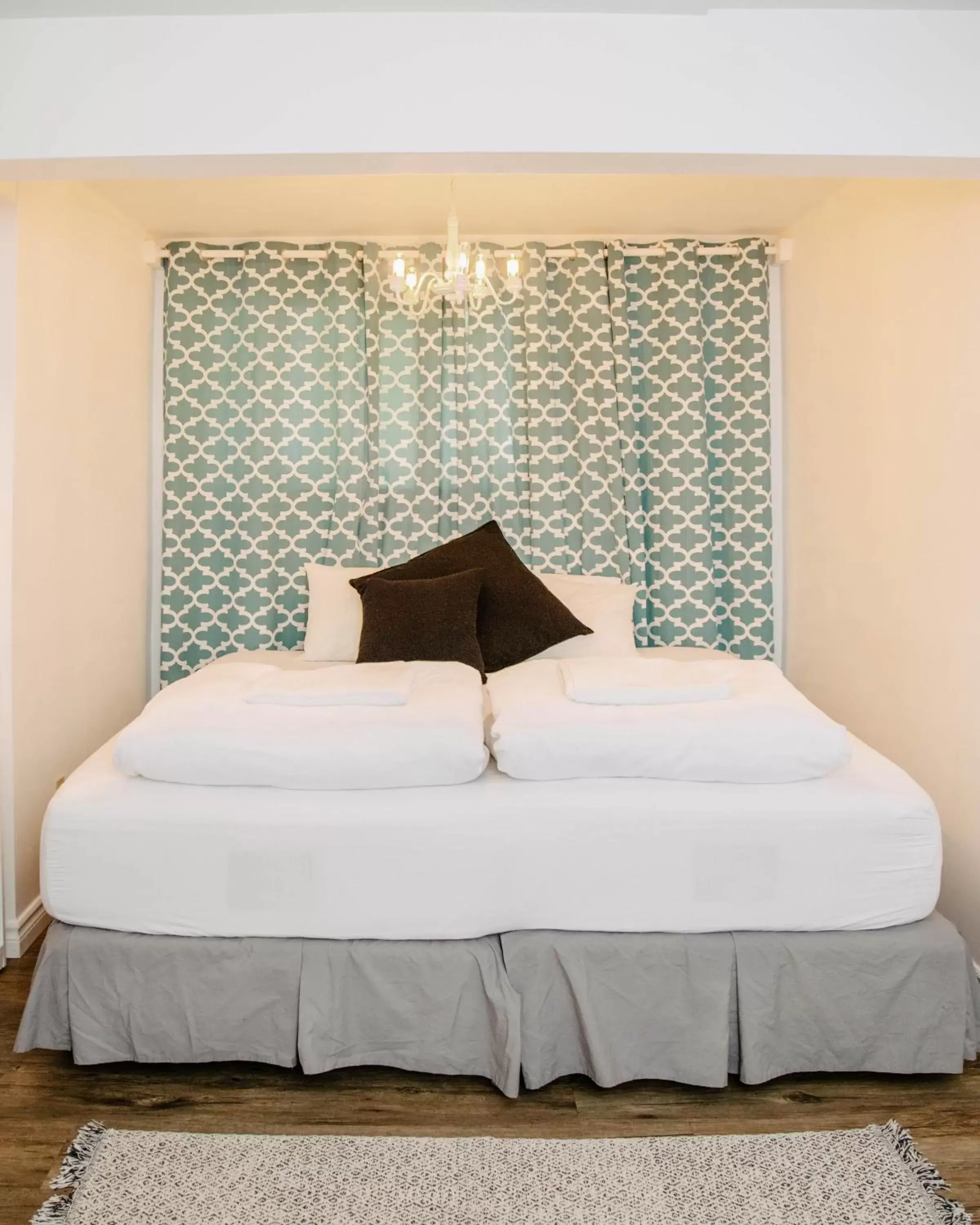 Family Room with Private Bathroom in Auberge Sutton Brouerie Family Room with Private Bathroom in Auberge Sutton Brouerie