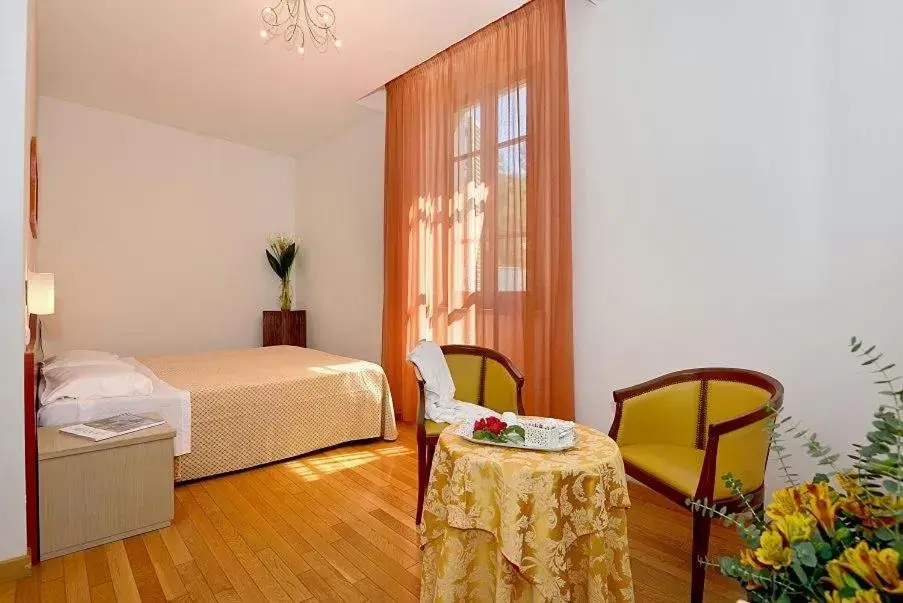 Triple Room in Hotel La Colonna Triple Room in Hotel La Colonna