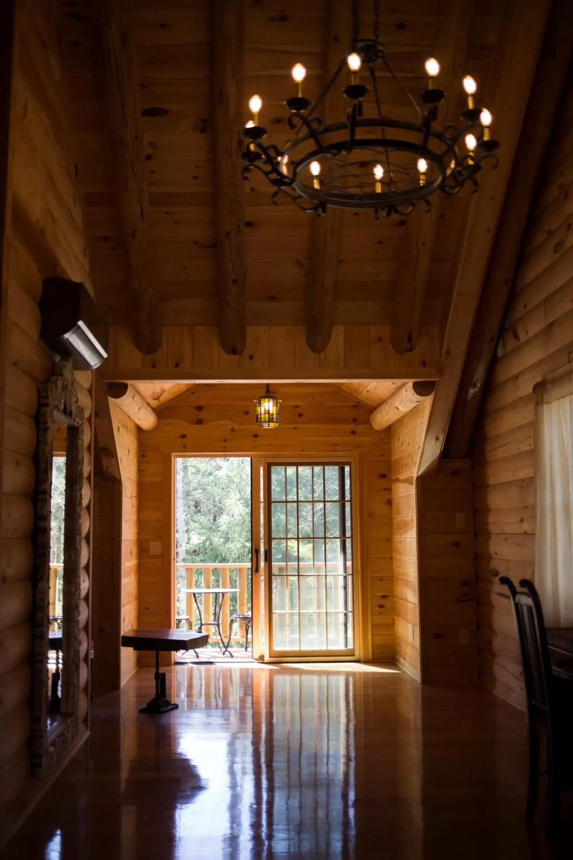 King Room with Balcony in Log Country Inn Bed and Breakfast of Ithaca King Room with Balcony in Log Country Inn Bed and Breakfast of Ithaca