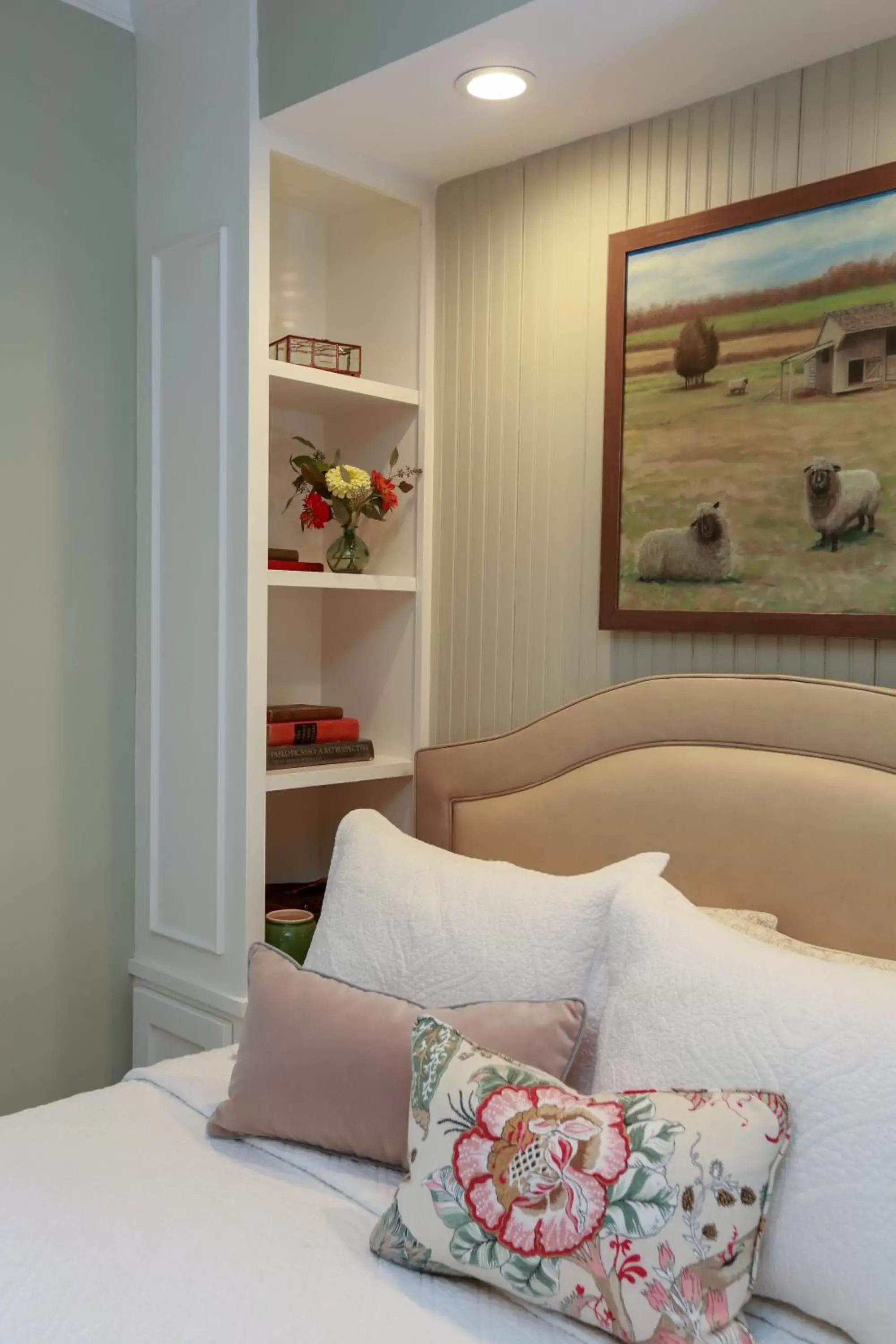 Standard Queen Room in Woolverton Inn Standard Queen Room in Woolverton Inn