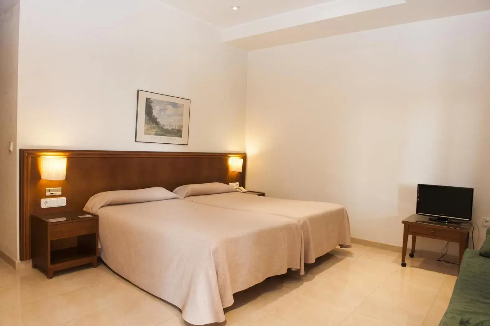 Double Room in Lloyds Beach Club Double Room in Lloyds Beach Club