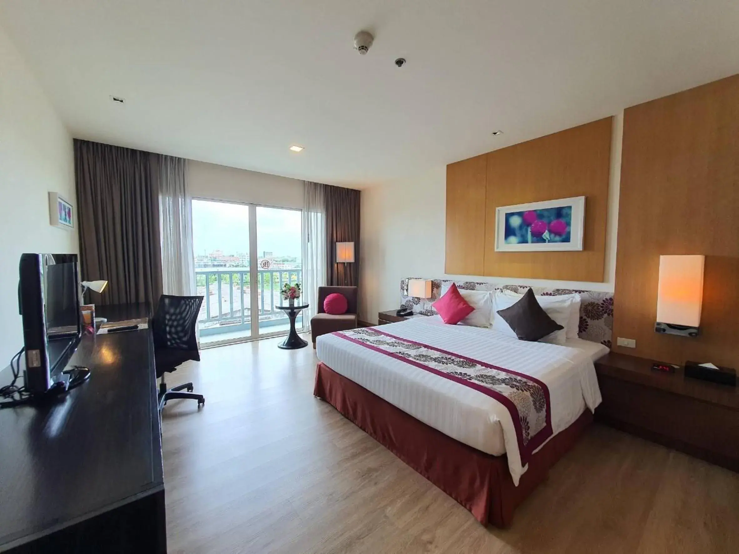 Deluxe Double or Twin Room with Balcony in Amaranth Suvarnabhumi Hotel - Free Suvarnabhumi Airport Shuttle Deluxe Double or Twin Room with Balcony in Amaranth Suvarnabhumi Hotel - Free Suvarnabhumi Airport Shuttle