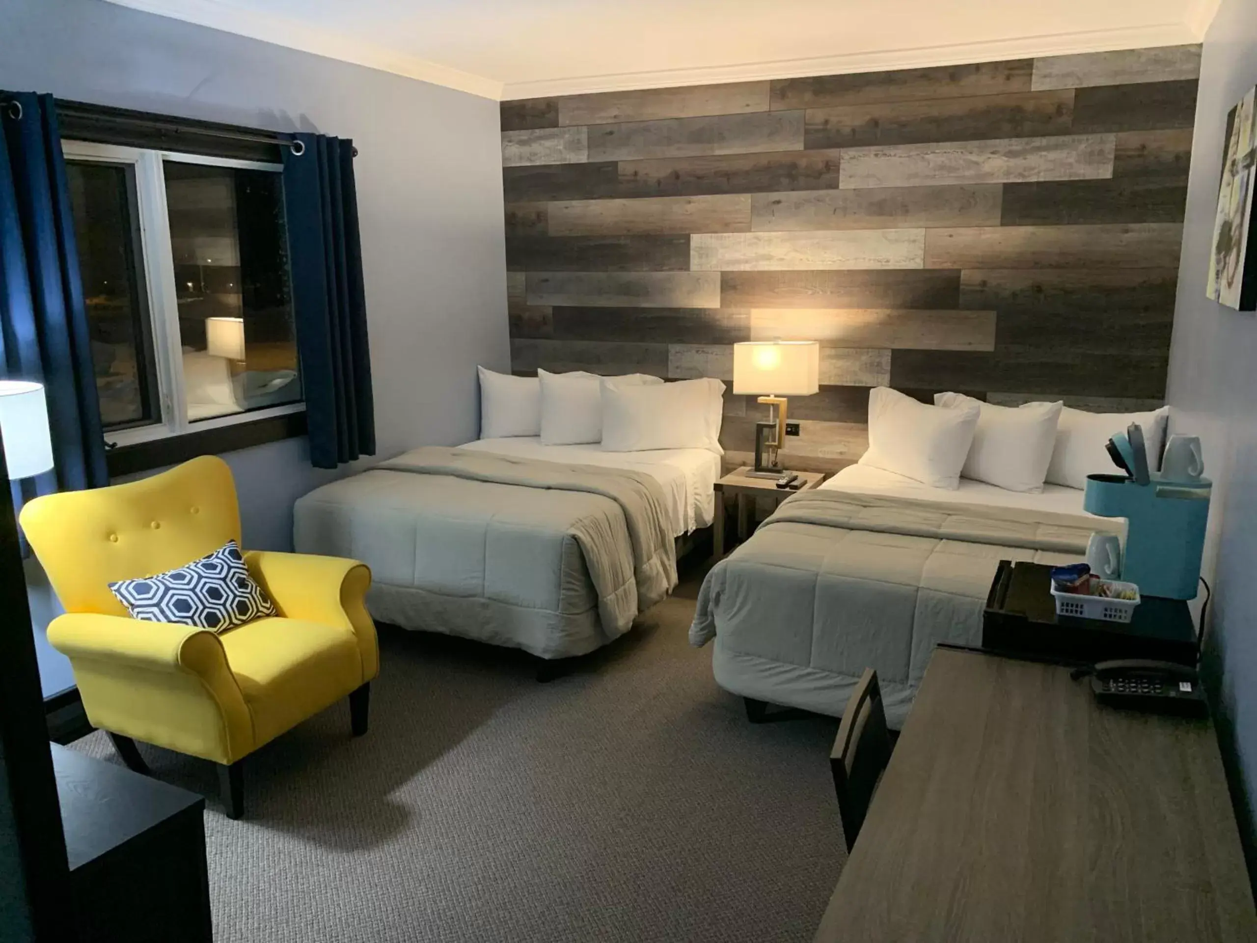 Double Room in Acadian Hotel Double Room in Acadian Hotel