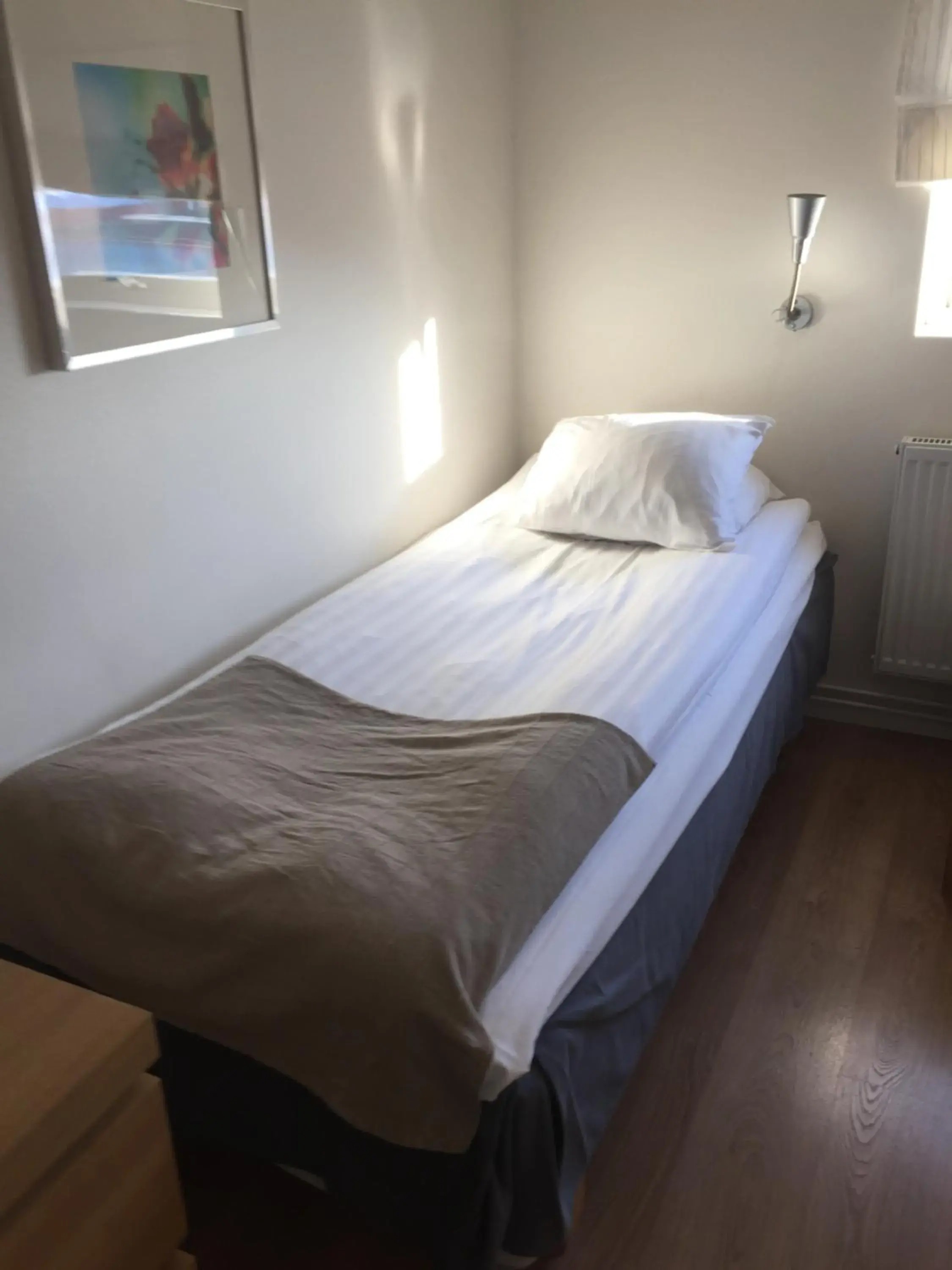 Single Room in Hotel E-10 by First Single Room in Hotel E-10 by First