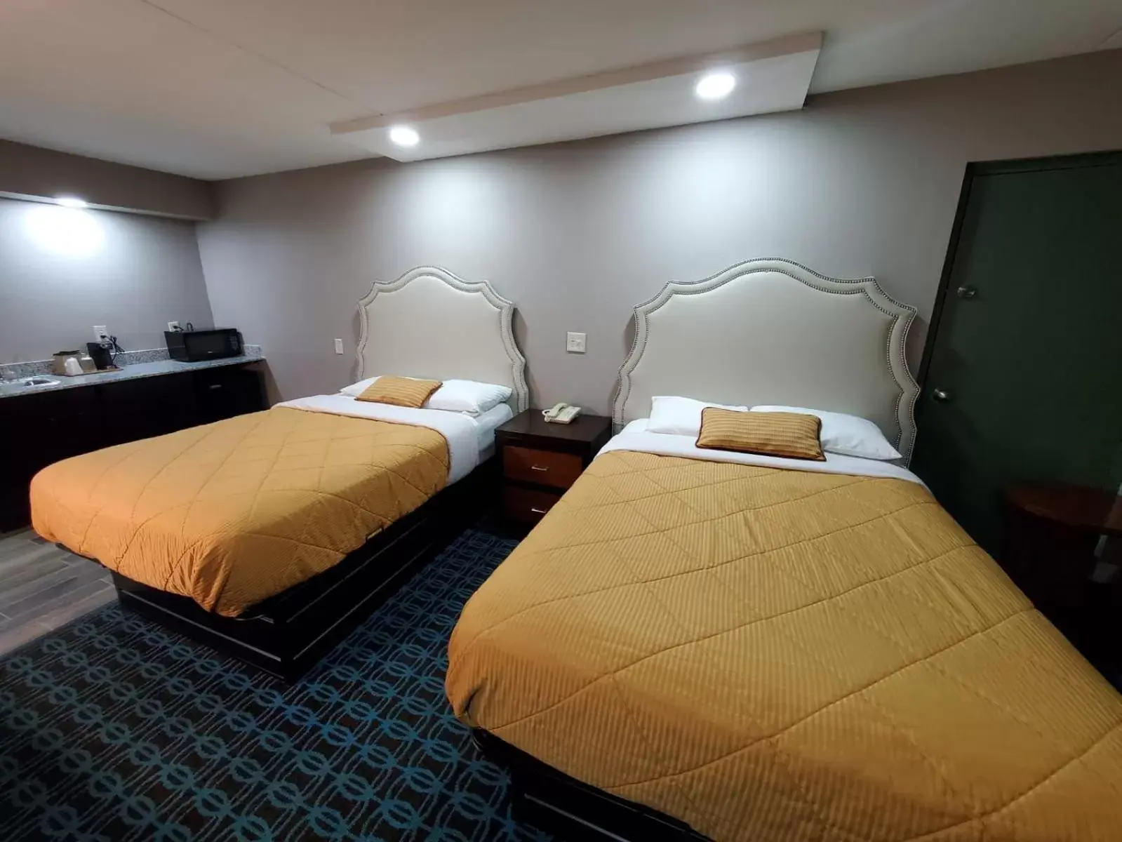 Standard Double Suite in Scottish Inns & Suites Standard Double Suite in Scottish Inns & Suites