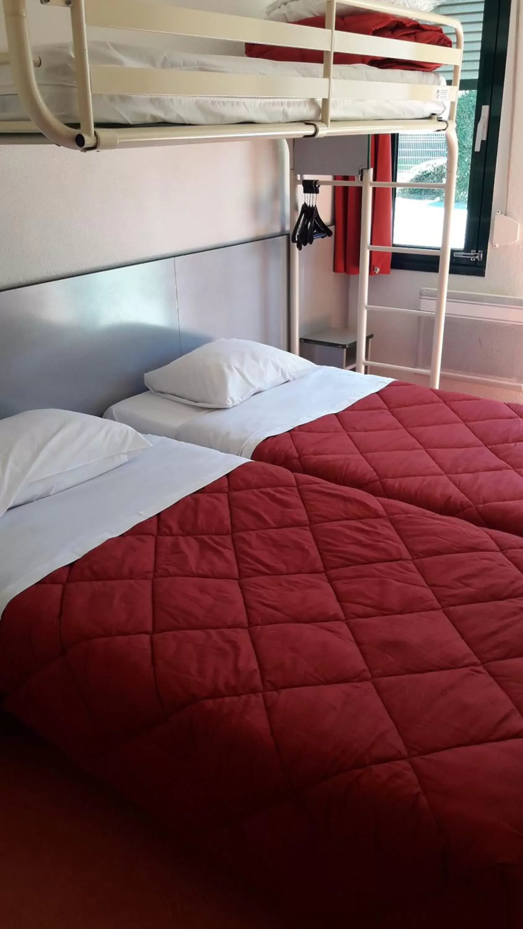 Triple Room in Premiere Classe Limoges Nord Triple Room in Premiere Classe Limoges Nord