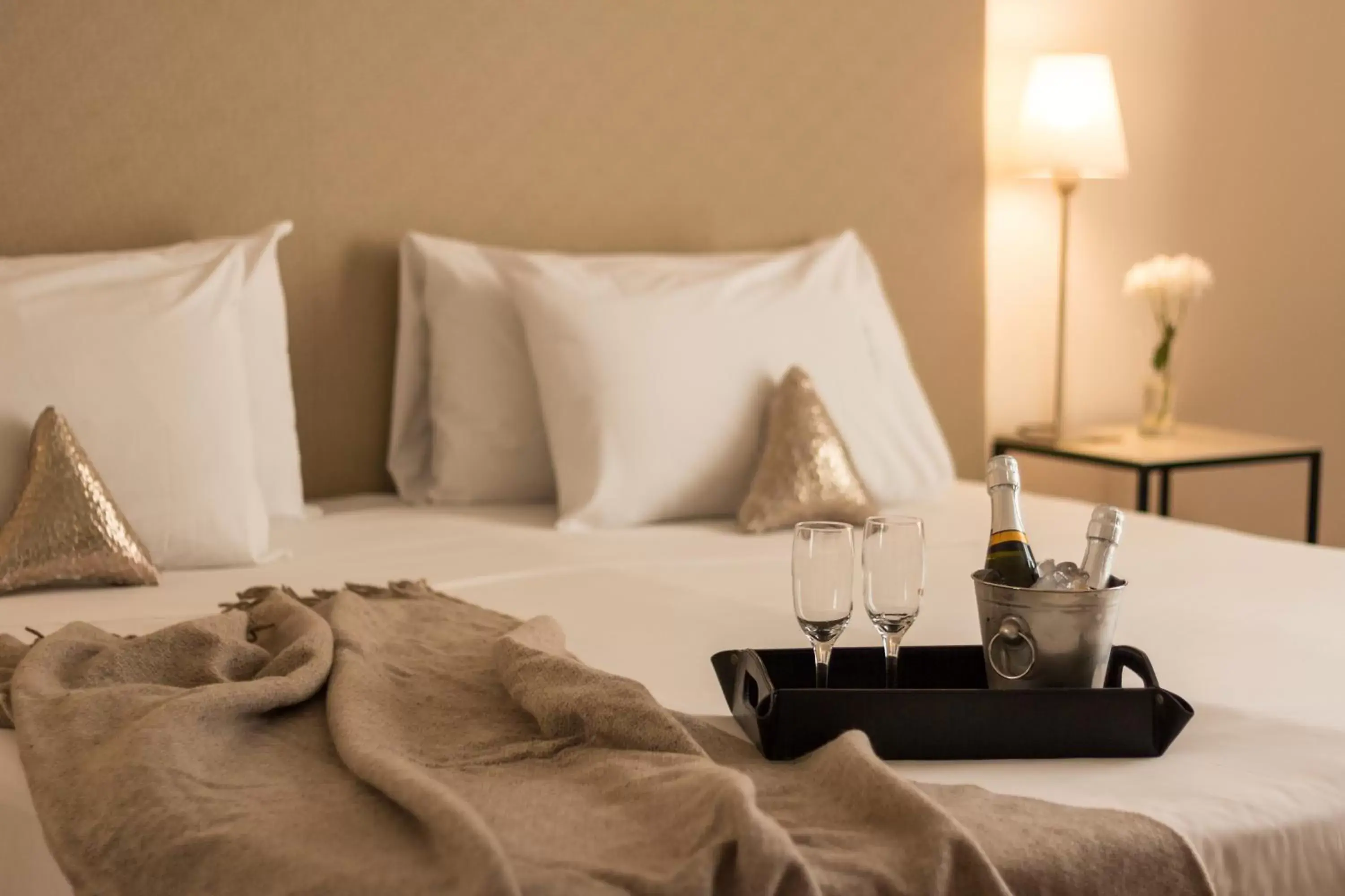 King Suite with 1 Twin Bed, Non-Smoking in Esplendor by Wyndham Montevideo Cervantes King Suite with 1 Twin Bed, Non-Smoking in Esplendor by Wyndham Montevideo Cervantes