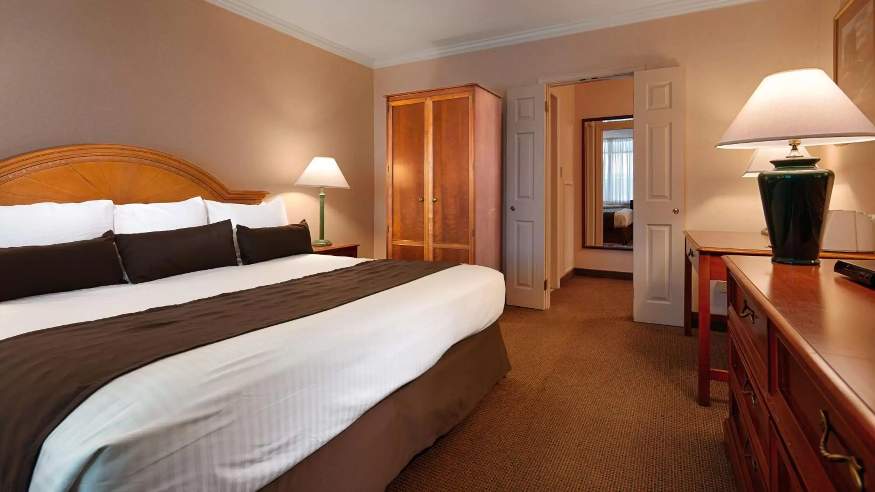King Room - Smoking in Brandywine Valley Inn SureStay Plus by Best Western King Room - Smoking in Brandywine Valley Inn SureStay Plus by Best Western
