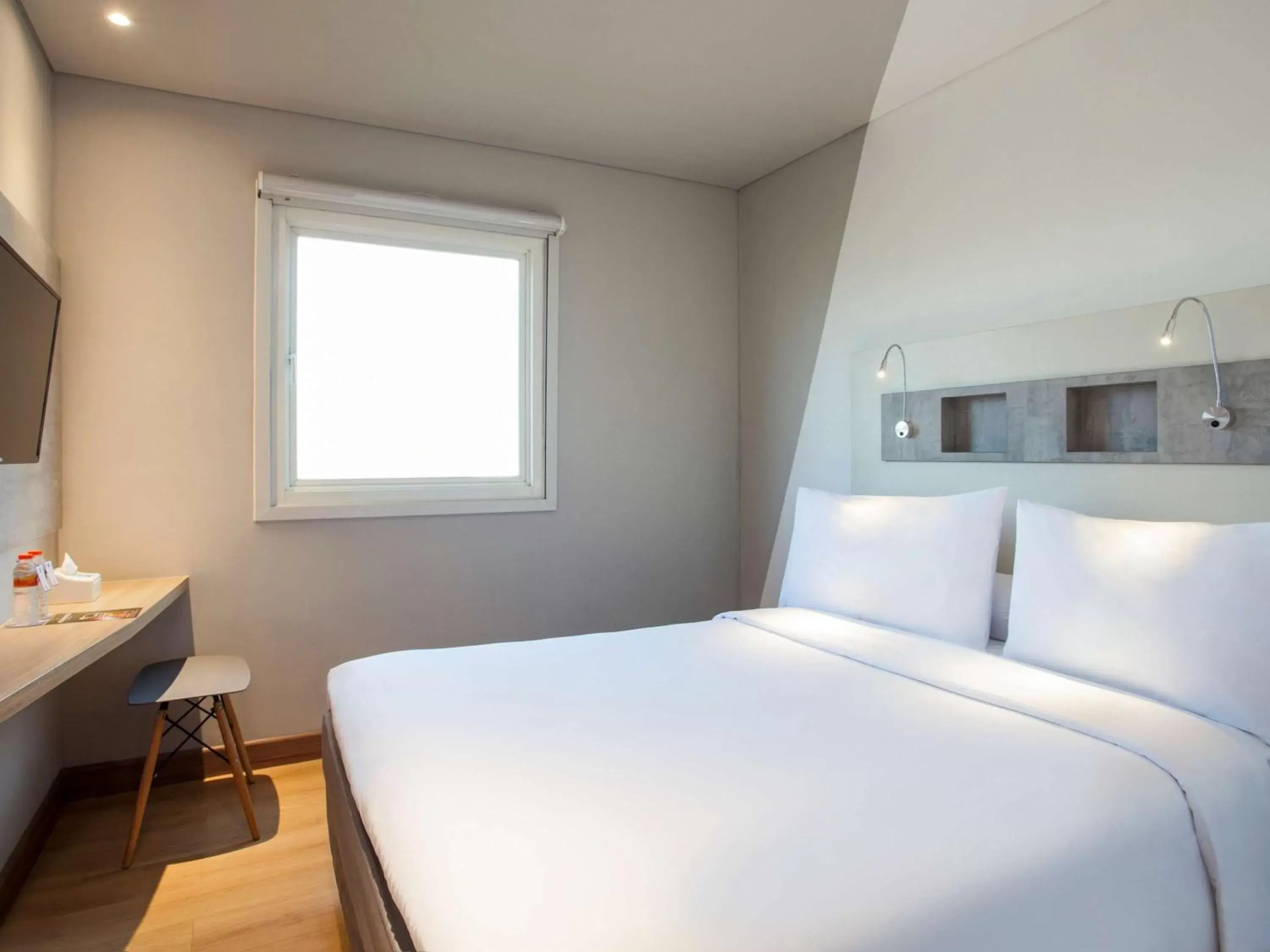 Standard Queen Room in ibis budget Surabaya Diponegoro Standard Queen Room in ibis budget Surabaya Diponegoro