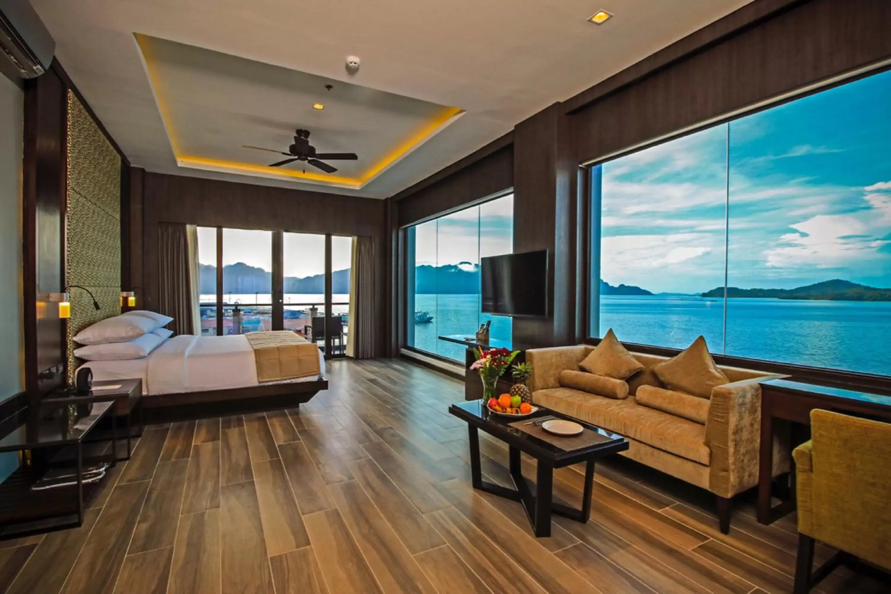 Panorama Suite in Two Seasons Coron Bayside Hotel Panorama Suite in Two Seasons Coron Bayside Hotel