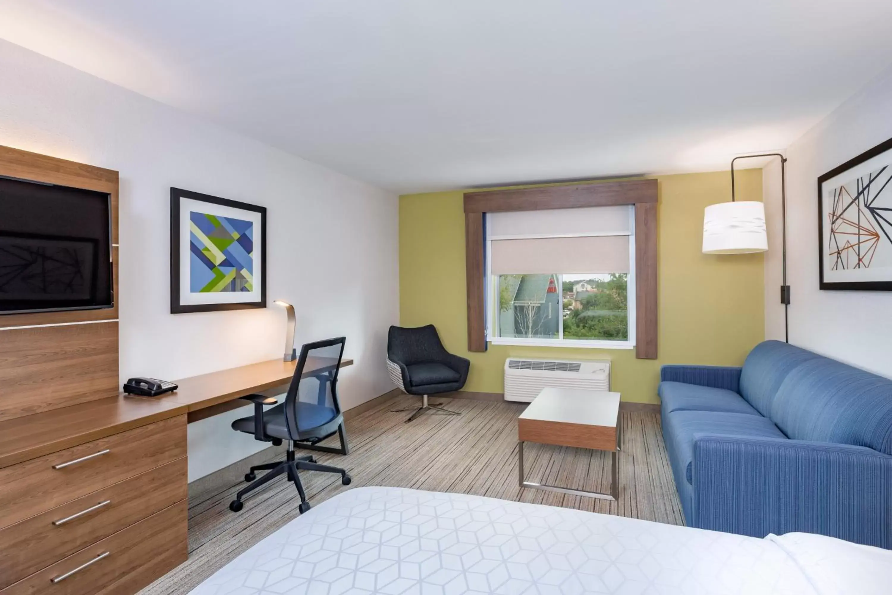 Standard King Room in Holiday Inn Express & Suites - Elkhart North by IHG Standard King Room in Holiday Inn Express & Suites - Elkhart North by IHG