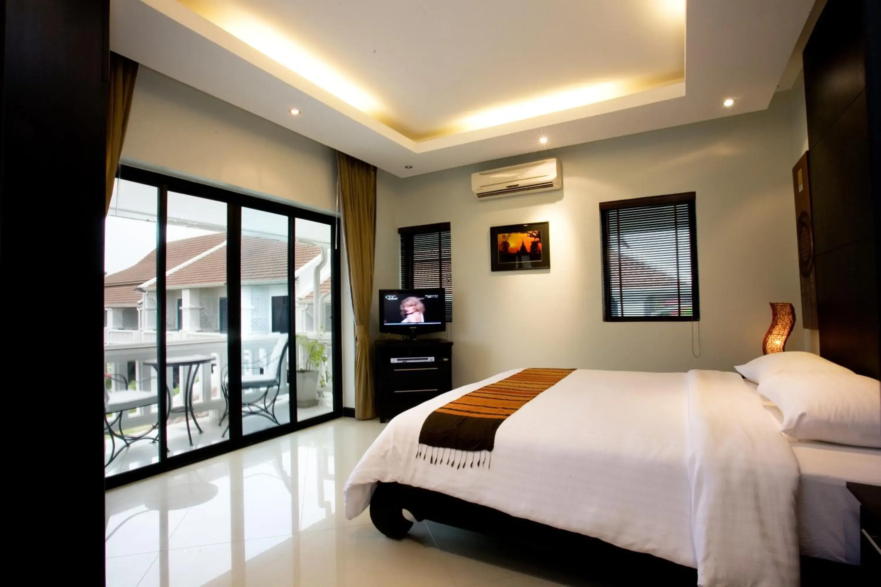 Deluxe One-Bedroom Suite in Palm Grove Resort, Pattaya Deluxe One-Bedroom Suite in Palm Grove Resort, Pattaya