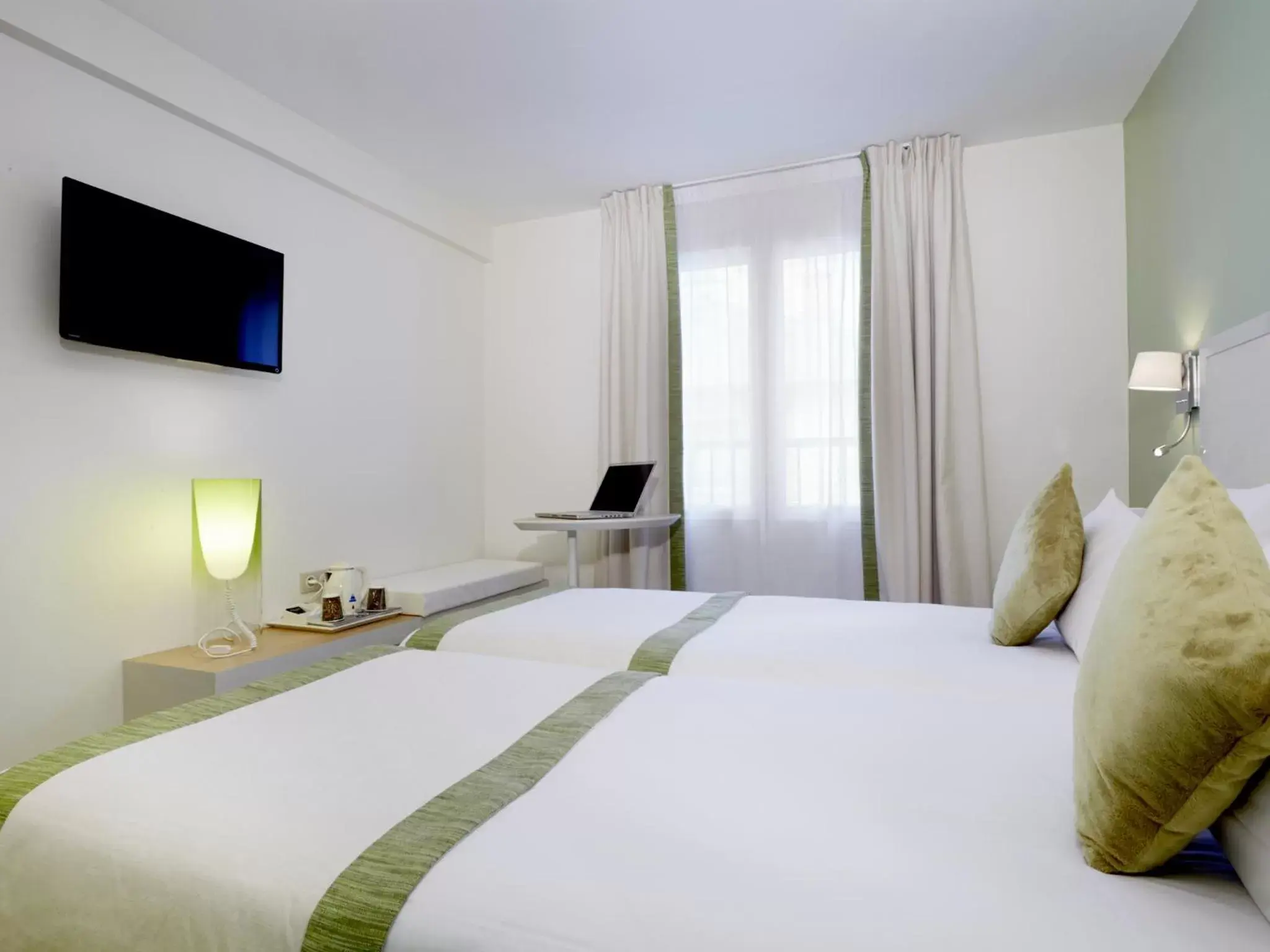 Twin Room in Kyriad Paris 18 - Porte de Clignancourt - Montmartre Twin Room in Kyriad Paris 18 - Porte de Clignancourt - Montmartre