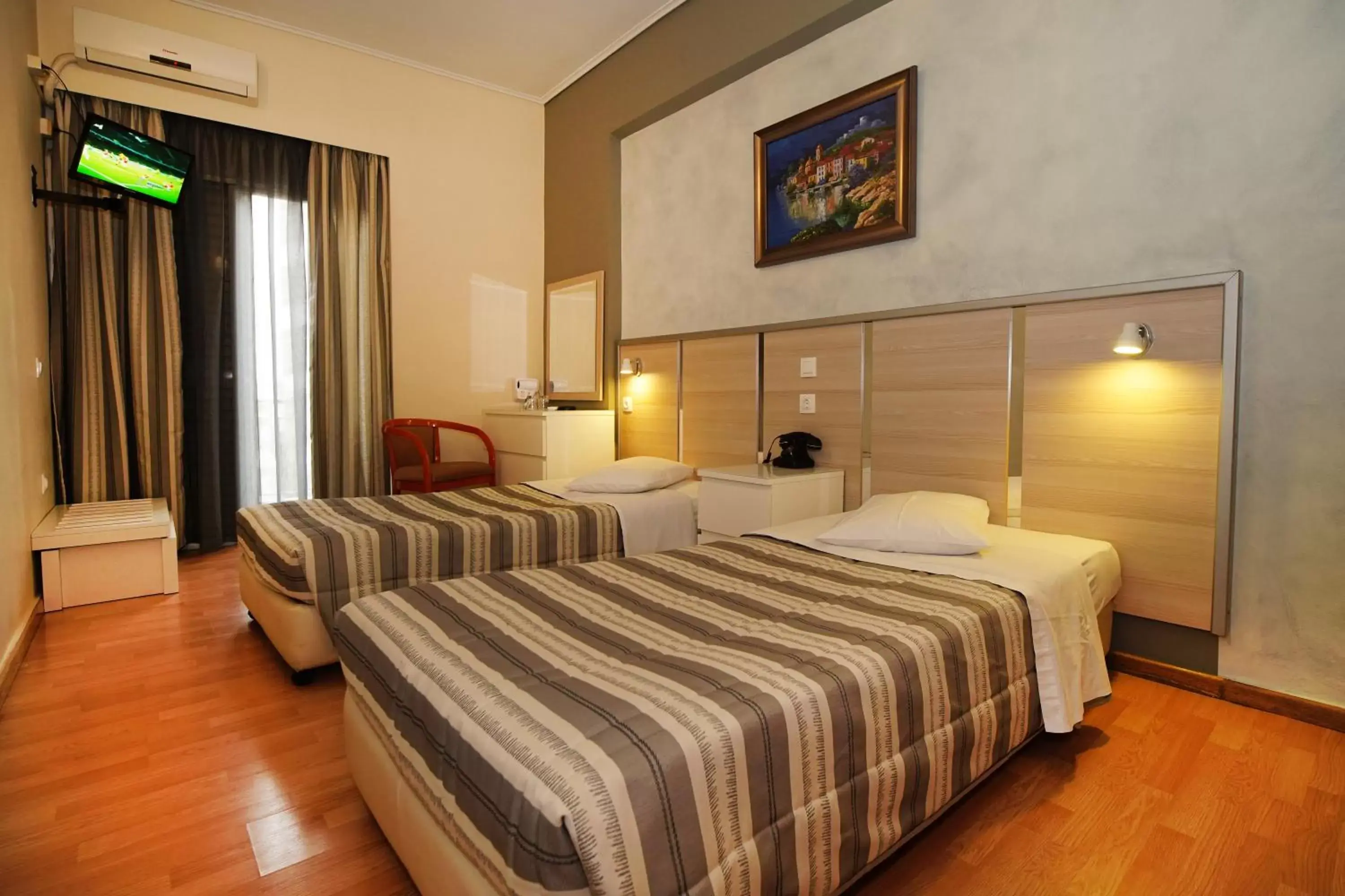 Twin Room in Socrates Hotel Twin Room in Socrates Hotel