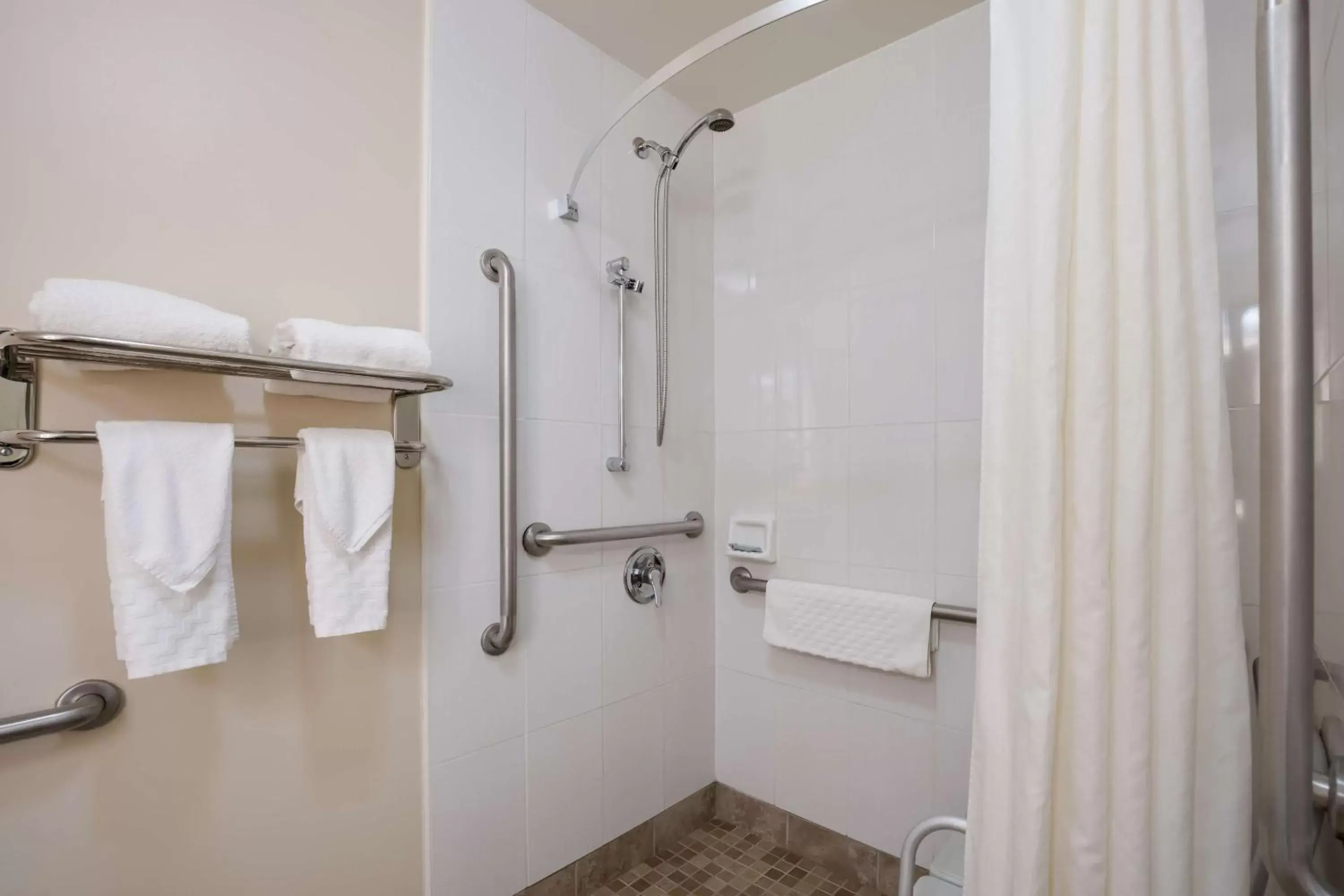 King Room with Roll-In Shower - Mobility Access in Best Western Northwest Indiana Inn King Room with Roll-In Shower - Mobility Access in Best Western Northwest Indiana Inn