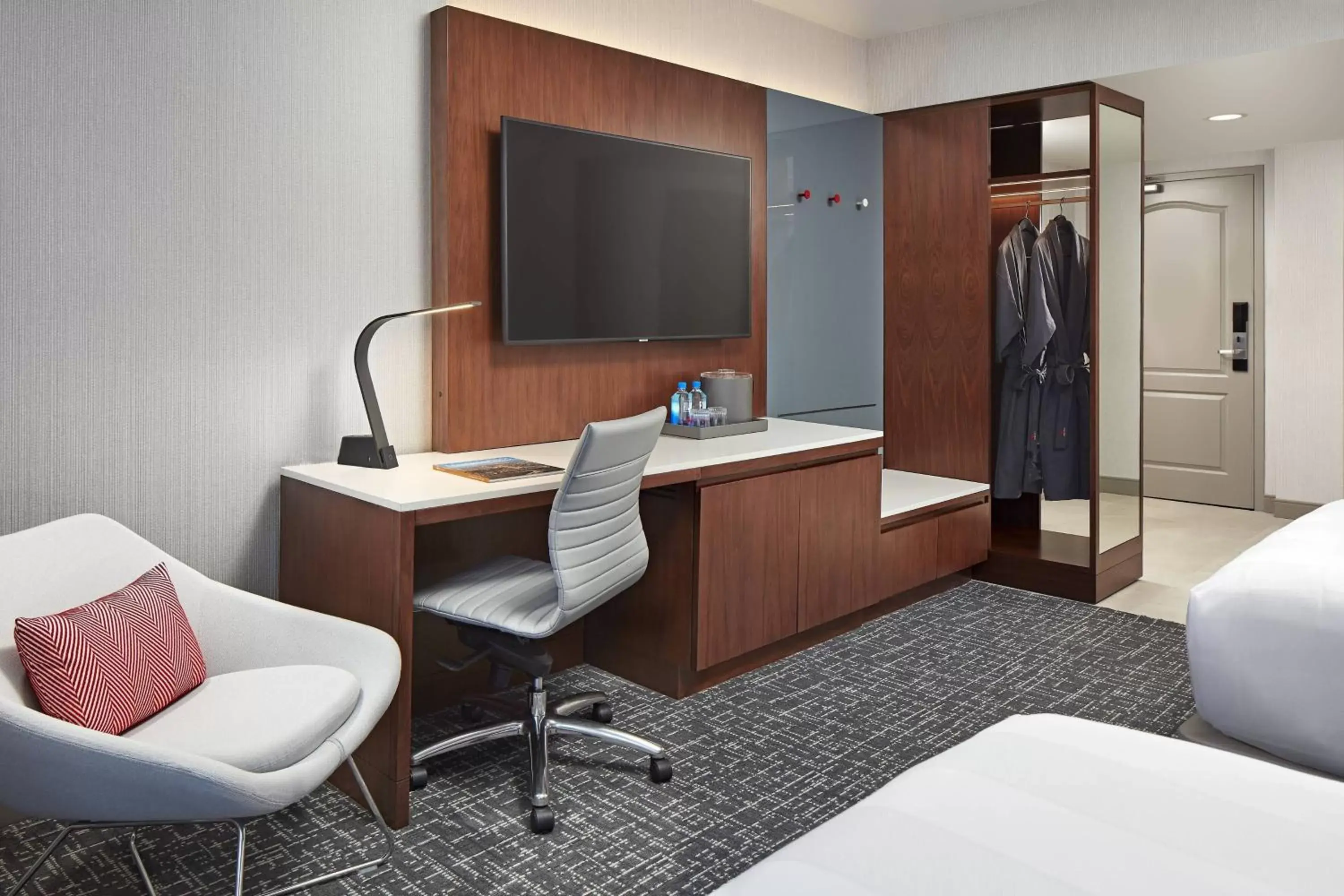 Queen Room with Two Queen Beds - Concierge Lounge Access in San Mateo Marriott San Francisco Airport Queen Room with Two Queen Beds - Concierge Lounge Access in San Mateo Marriott San Francisco Airport