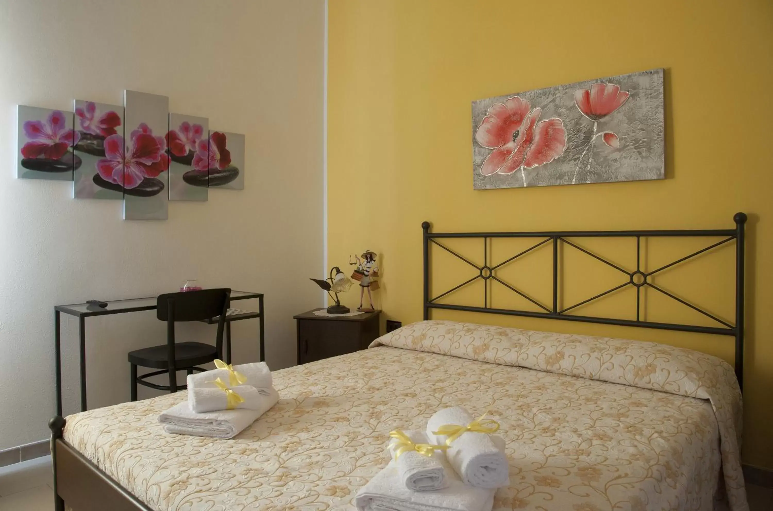 Double Room with Private Bathroom - single occupancy in Mamma Lucia Double Room with Private Bathroom - single occupancy in Mamma Lucia