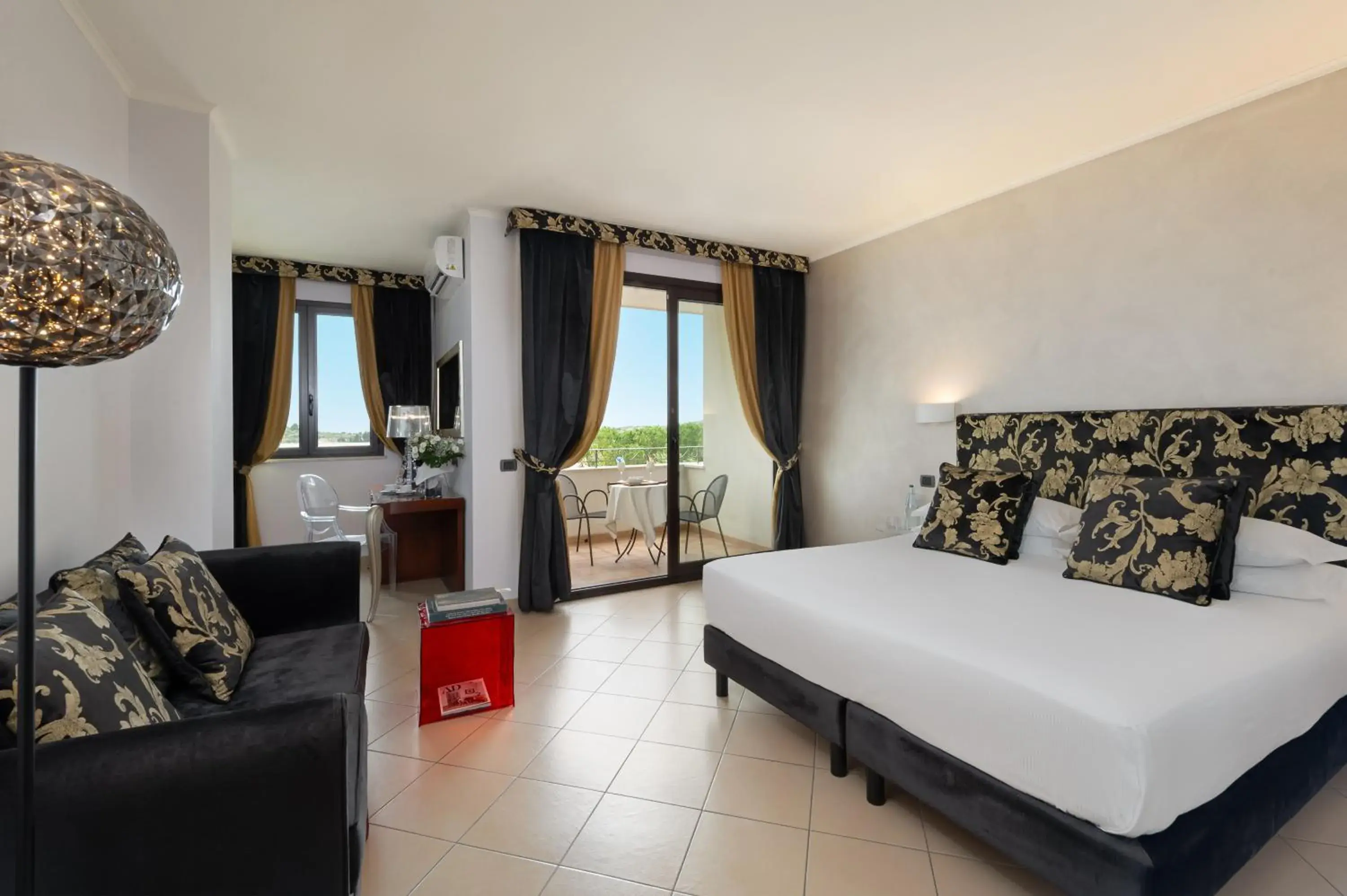 Superior Double Room in Grand Hotel Sofia Superior Double Room in Grand Hotel Sofia