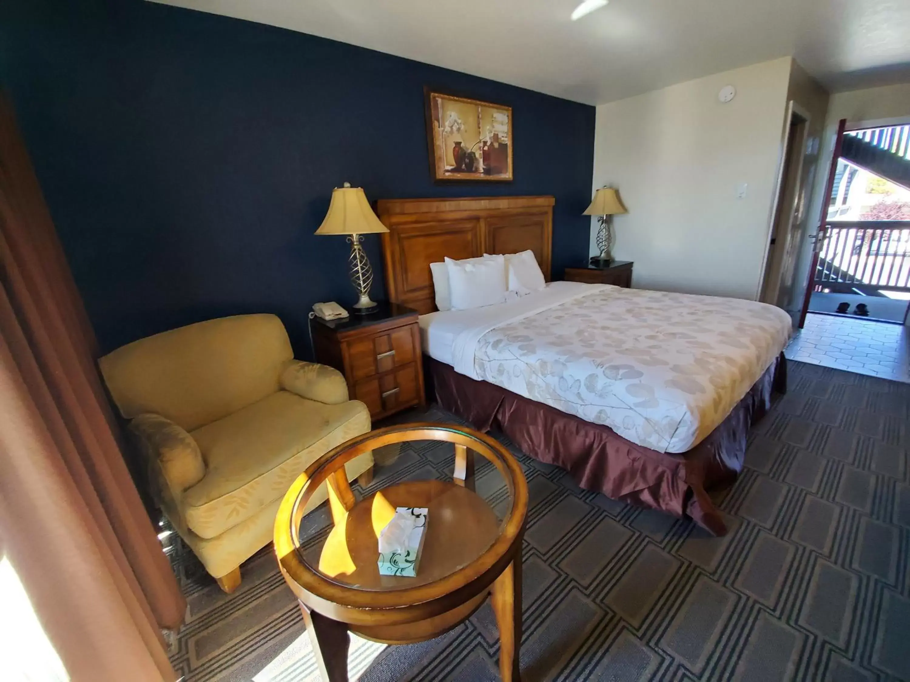 King Room with Balcony in Aladdin Motor Inn King Room with Balcony in Aladdin Motor Inn