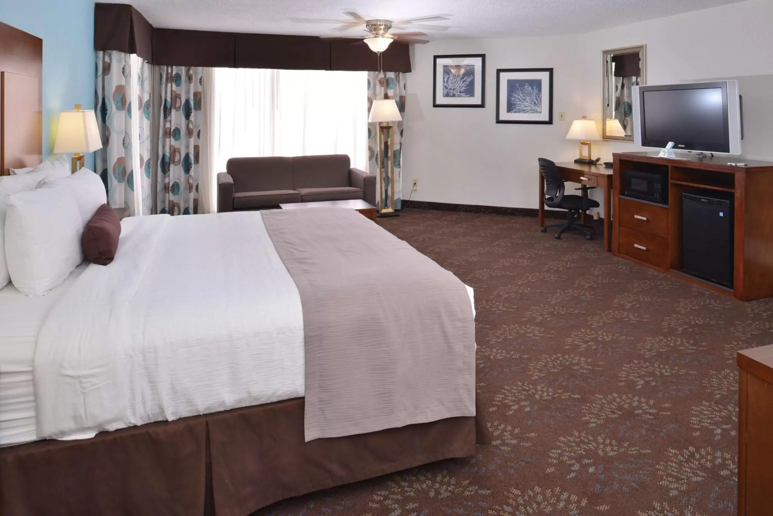 King Room with Roll-in Shower - Disability Access - Non-smoking in Best Western Plus El Paso Airport Hotel & Conference Center King Room with Roll-in Shower - Disability Access - Non-smoking in Best Western Plus El Paso Airport Hotel & Conference Center
