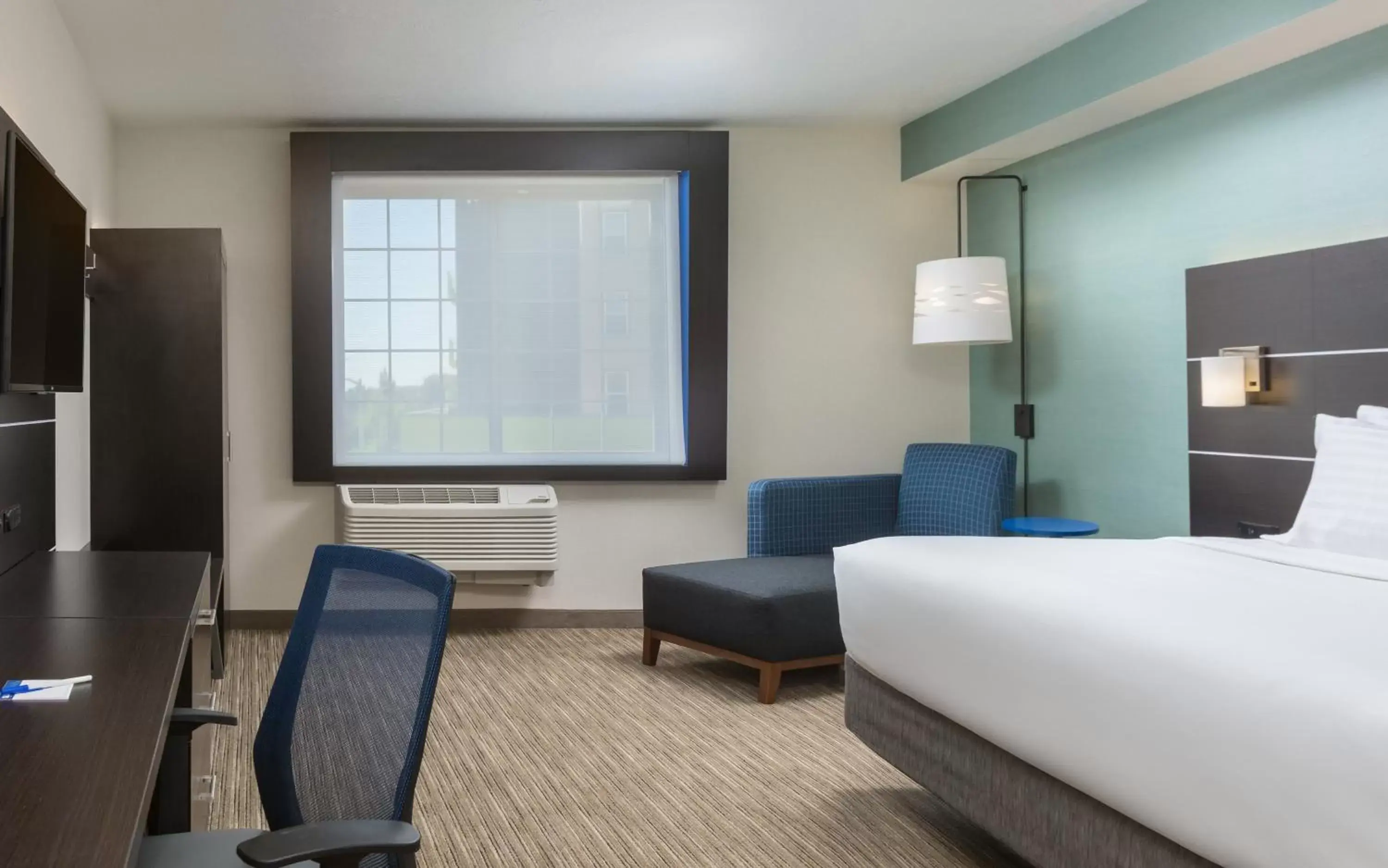 King Room - Mobility Access/Hearing Accessible in Holiday Inn Express Hotel & Suites Eugene Downtown - University, an IHG Hotel King Room - Mobility Access/Hearing Accessible in Holiday Inn Express Hotel & Suites Eugene Downtown - University, an IHG Hotel