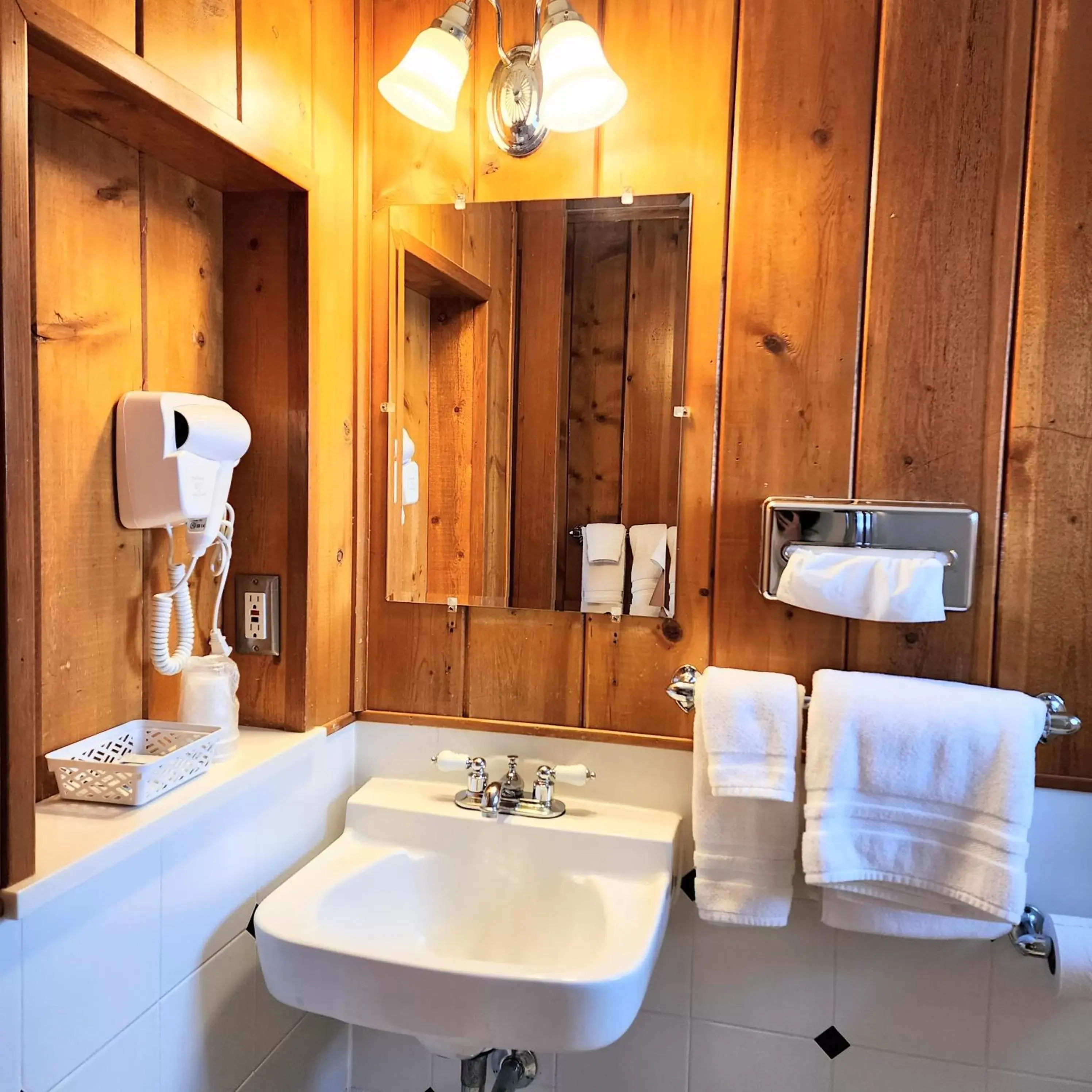 King Room with Kitchenette - single occupancy in Canyon Motel near Rocky Mountain National Park King Room with Kitchenette - single occupancy in Canyon Motel near Rocky Mountain National Park