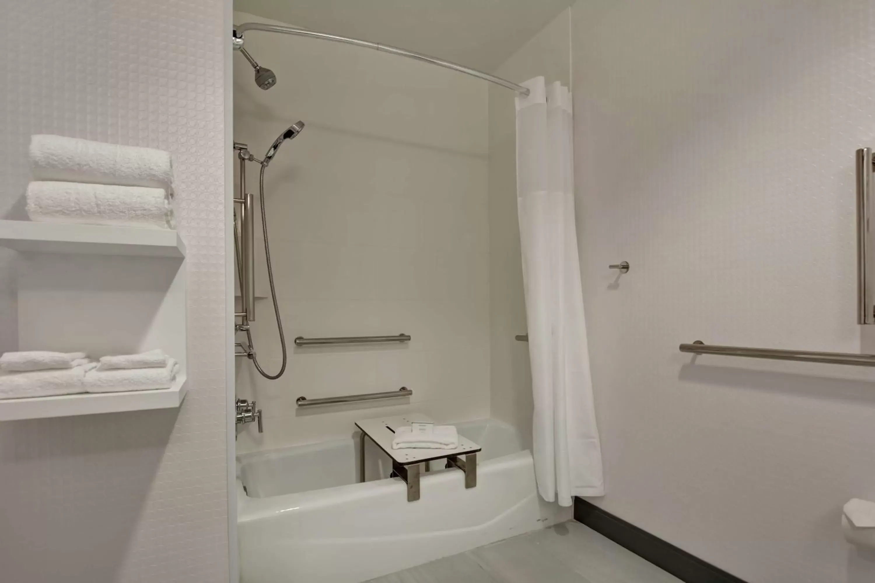 King Room with Accessible Tub - Mobility Access in Hampton Inn & Suites Newark-Harrison-Riverwalk King Room with Accessible Tub - Mobility Access in Hampton Inn & Suites Newark-Harrison-Riverwalk