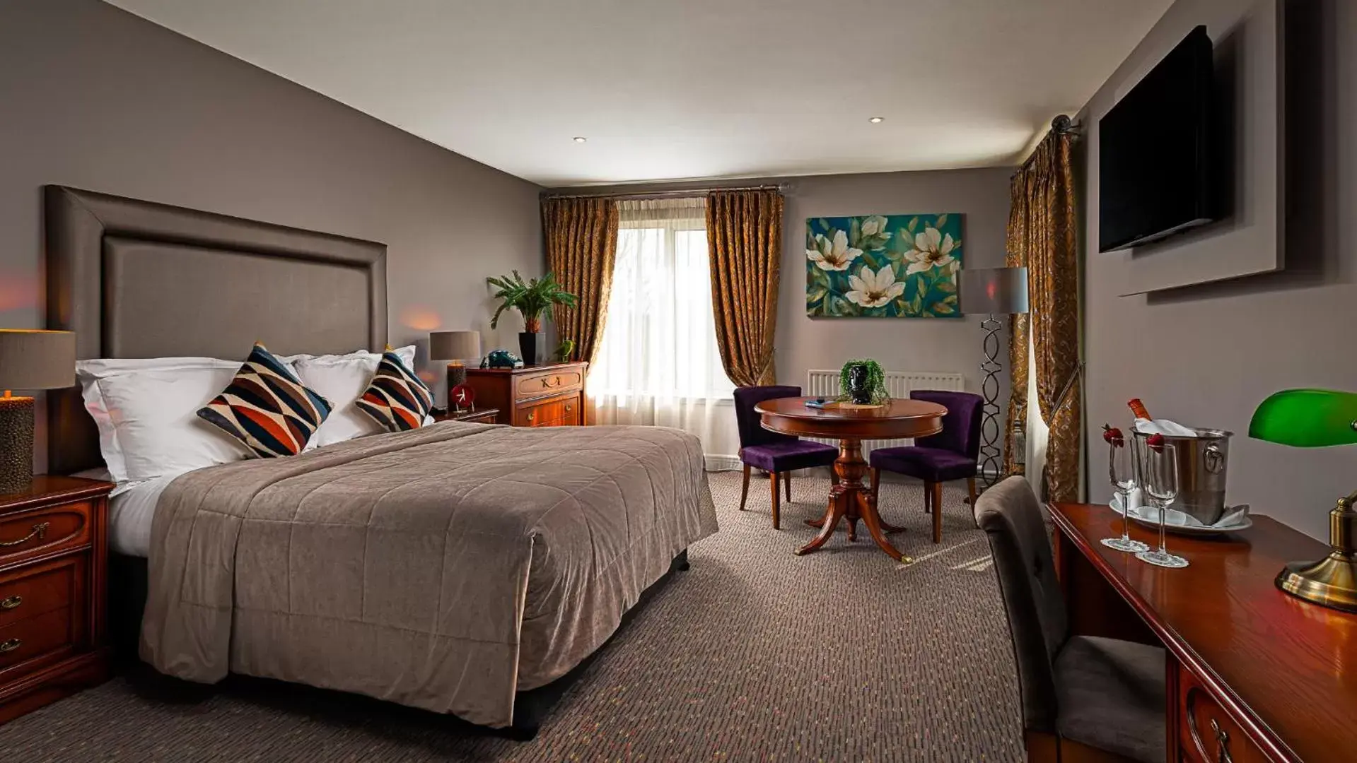 Superior King or Twin Room - single occupancy in Longcourt House Hotel Superior King or Twin Room - single occupancy in Longcourt House Hotel