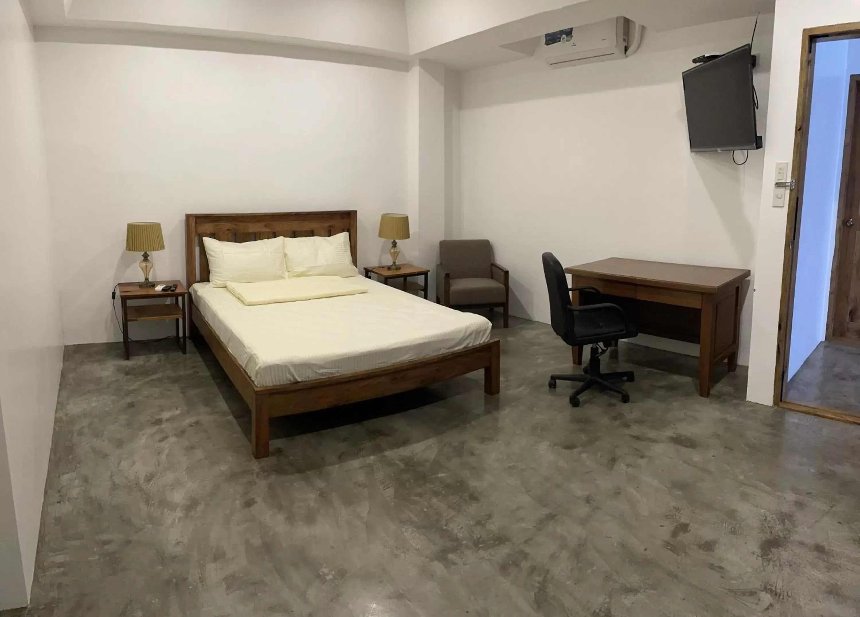 Queen Room in P&B Residences Legazpi Queen Room in P&B Residences Legazpi