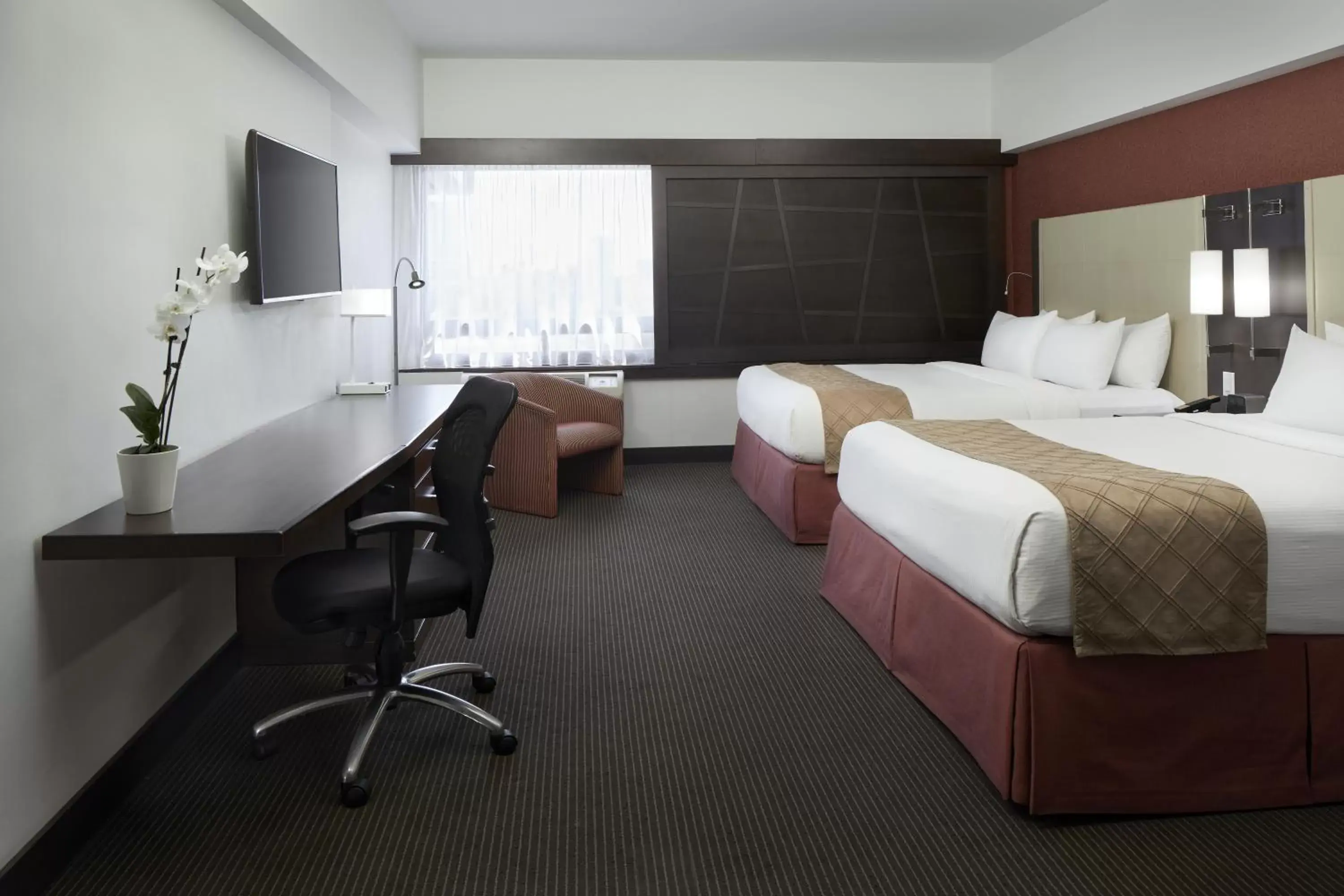 Standard Queen Room with Two Queen Beds in Hotel Ruby Foo's Standard Queen Room with Two Queen Beds in Hotel Ruby Foo's