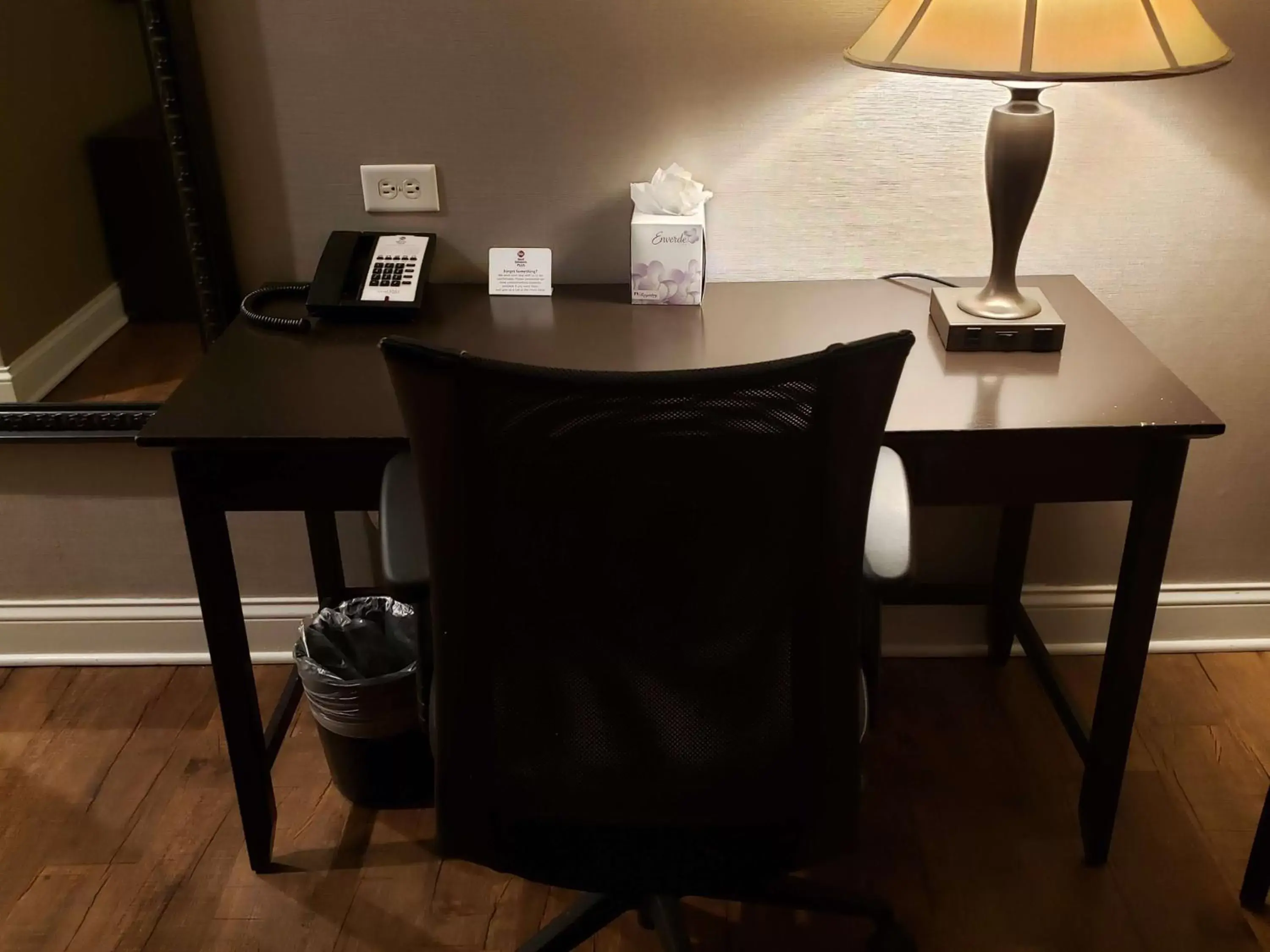 Deluxe King Suite in Best Western Plus Hawthorne Terrace Hotel Deluxe King Suite in Best Western Plus Hawthorne Terrace Hotel