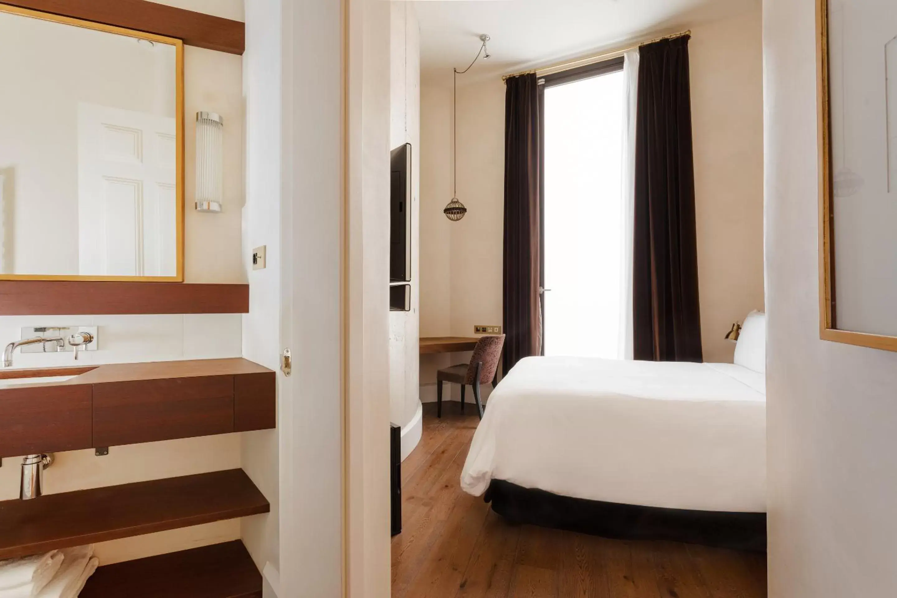 Queen Room in DO Plaça Reial Hotel Gothic Quarter, Sonder by Marriott Bonvoy Queen Room in DO Plaça Reial Hotel Gothic Quarter, Sonder by Marriott Bonvoy