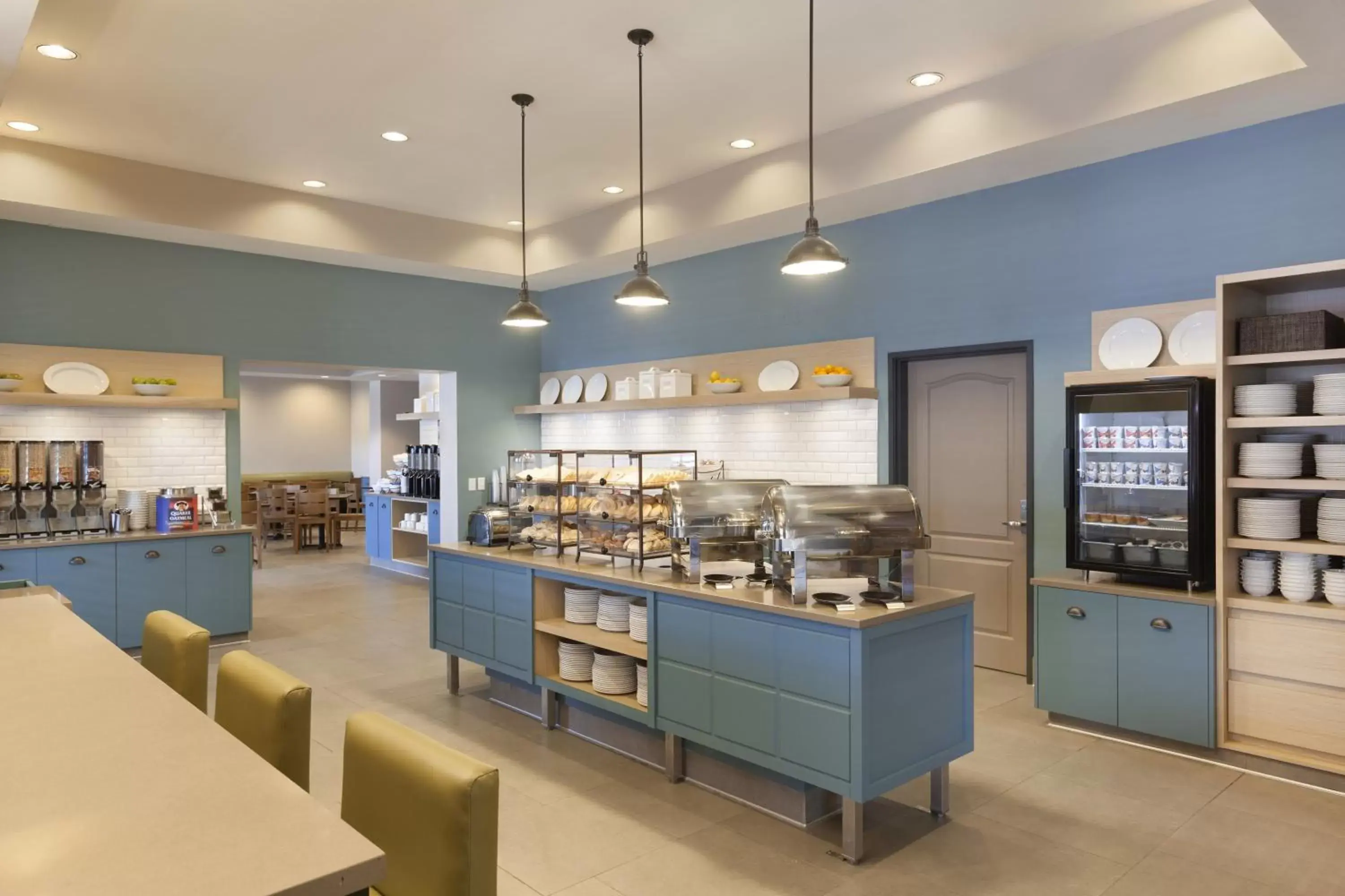 Queen Room with Two Queen Beds in Country Inn & Suites by Radisson, Bloomington at Mall of America, MN Queen Room with Two Queen Beds in Country Inn & Suites by Radisson, Bloomington at Mall of America, MN