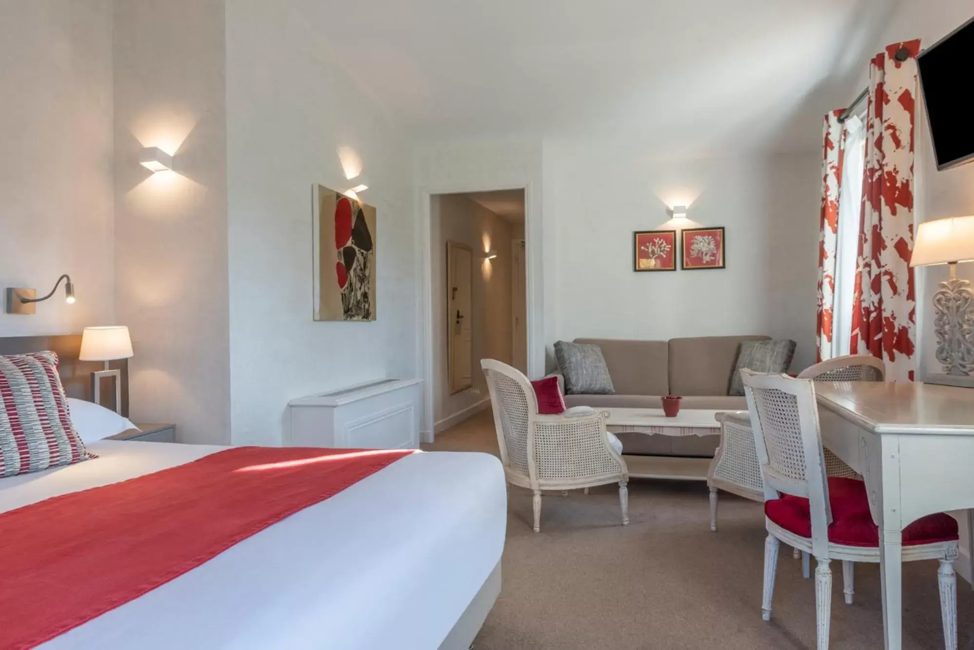 Family Junior Suite in Hôtel Golf & Spa Château de la Bégude The Originals Collection Family Junior Suite in Hôtel Golf & Spa Château de la Bégude The Originals Collection