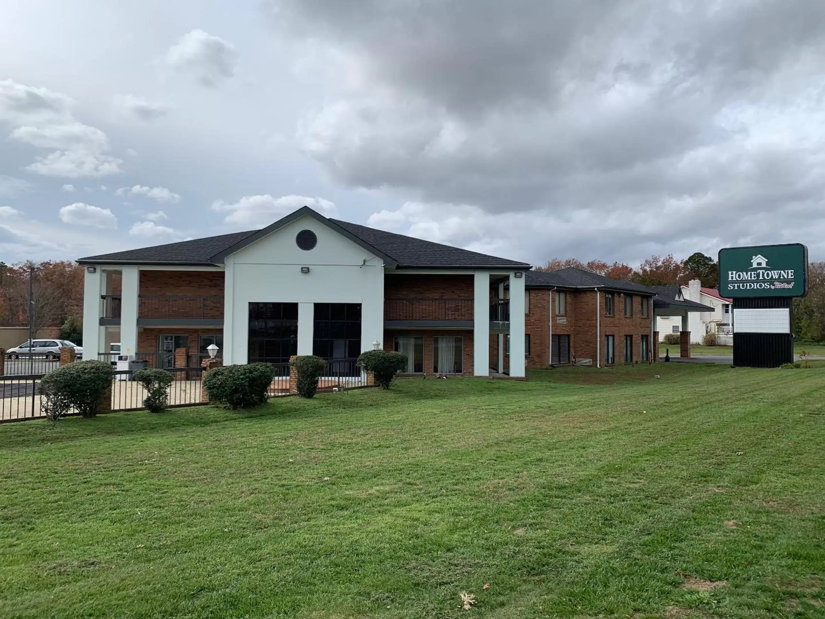 HomeTowne Studios by Red Roof Egg Harbor-Atlantic City Airport HomeTowne Studios by Red Roof Egg Harbor-Atlantic City Airport