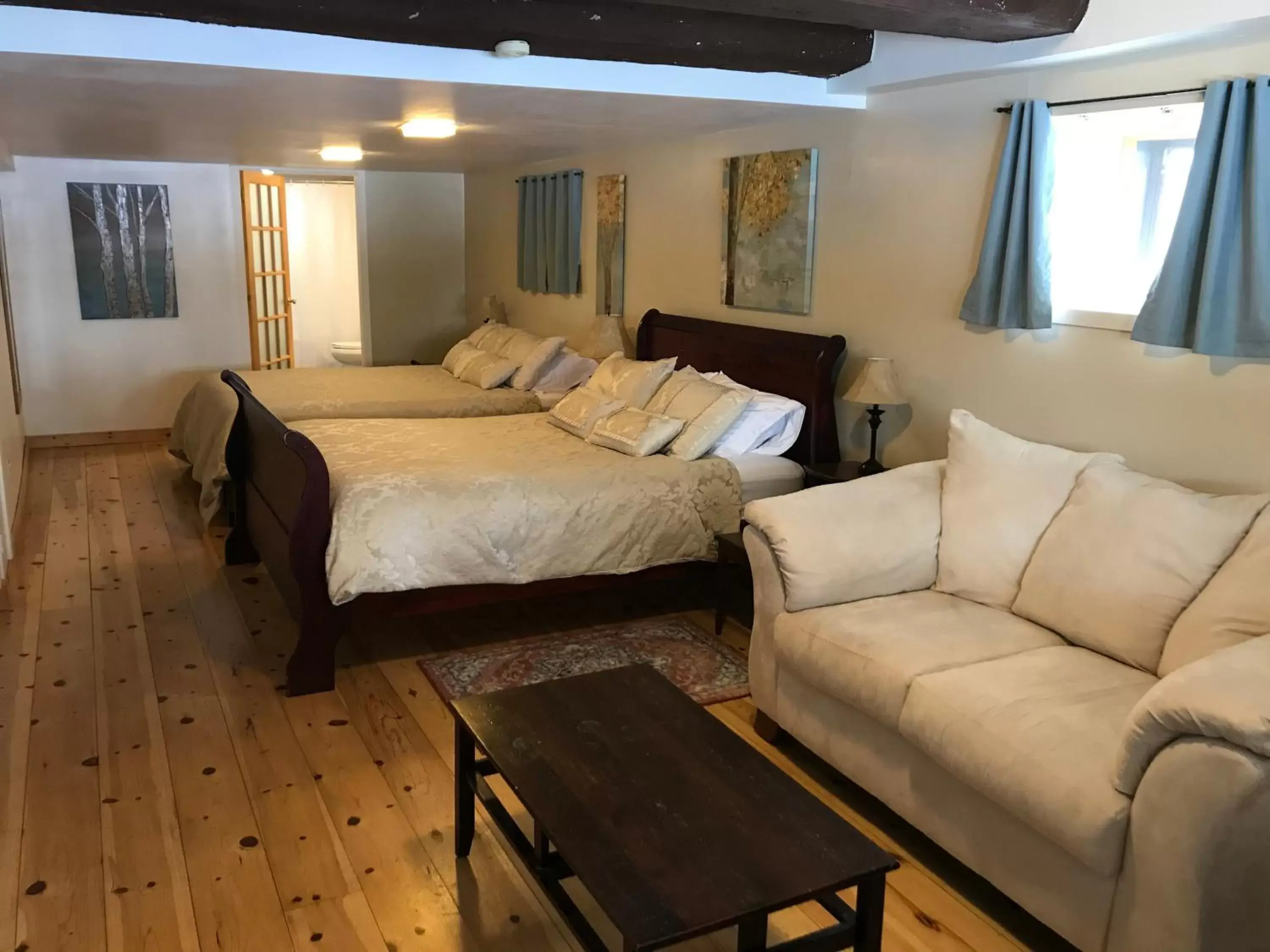 Family Suite in La Grange Country Inn Family Suite in La Grange Country Inn