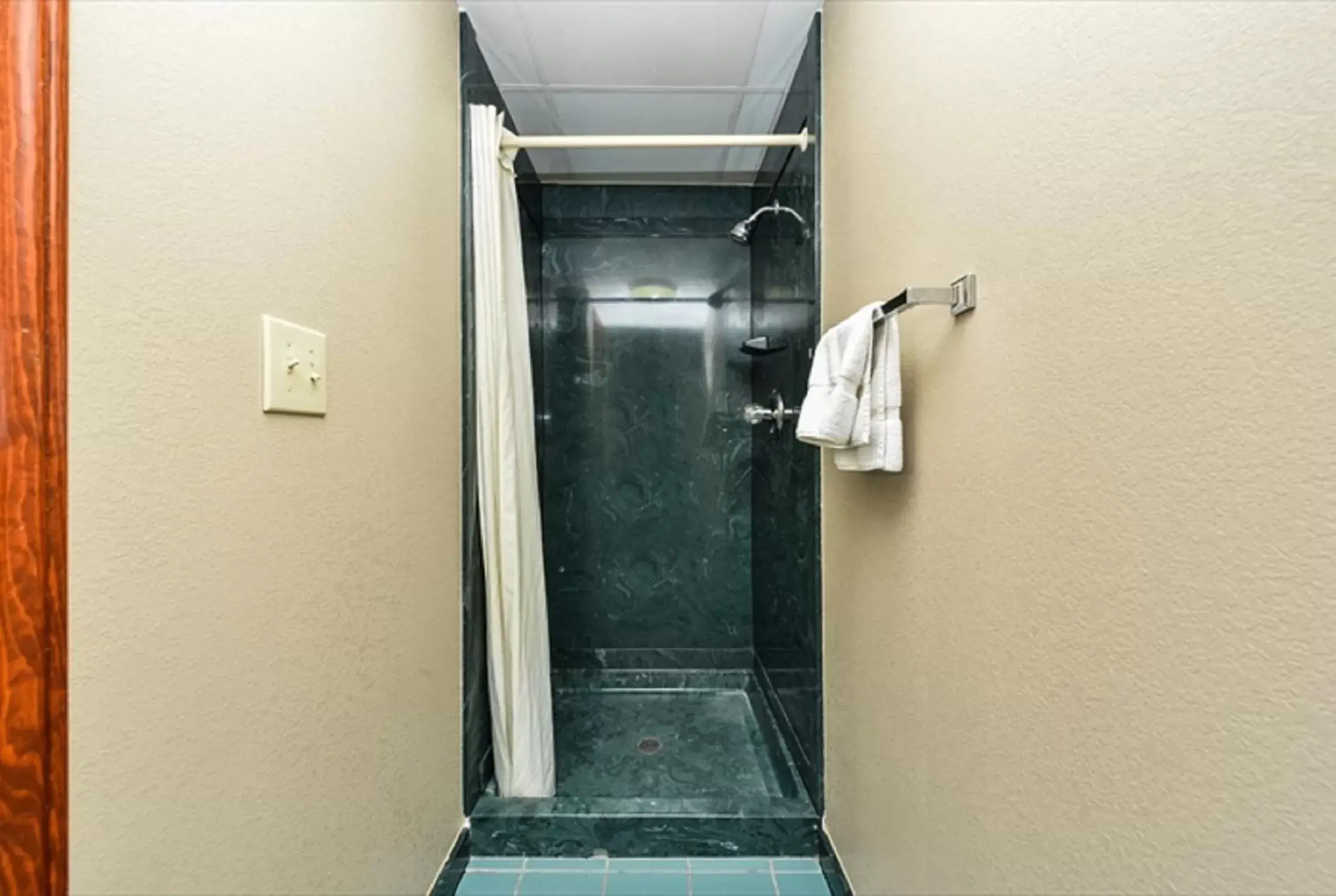 Business King Room with Jacuzzi - Non-Smoking in Super 8 by Wyndham Clarksville Northeast Business King Room with Jacuzzi - Non-Smoking in Super 8 by Wyndham Clarksville Northeast