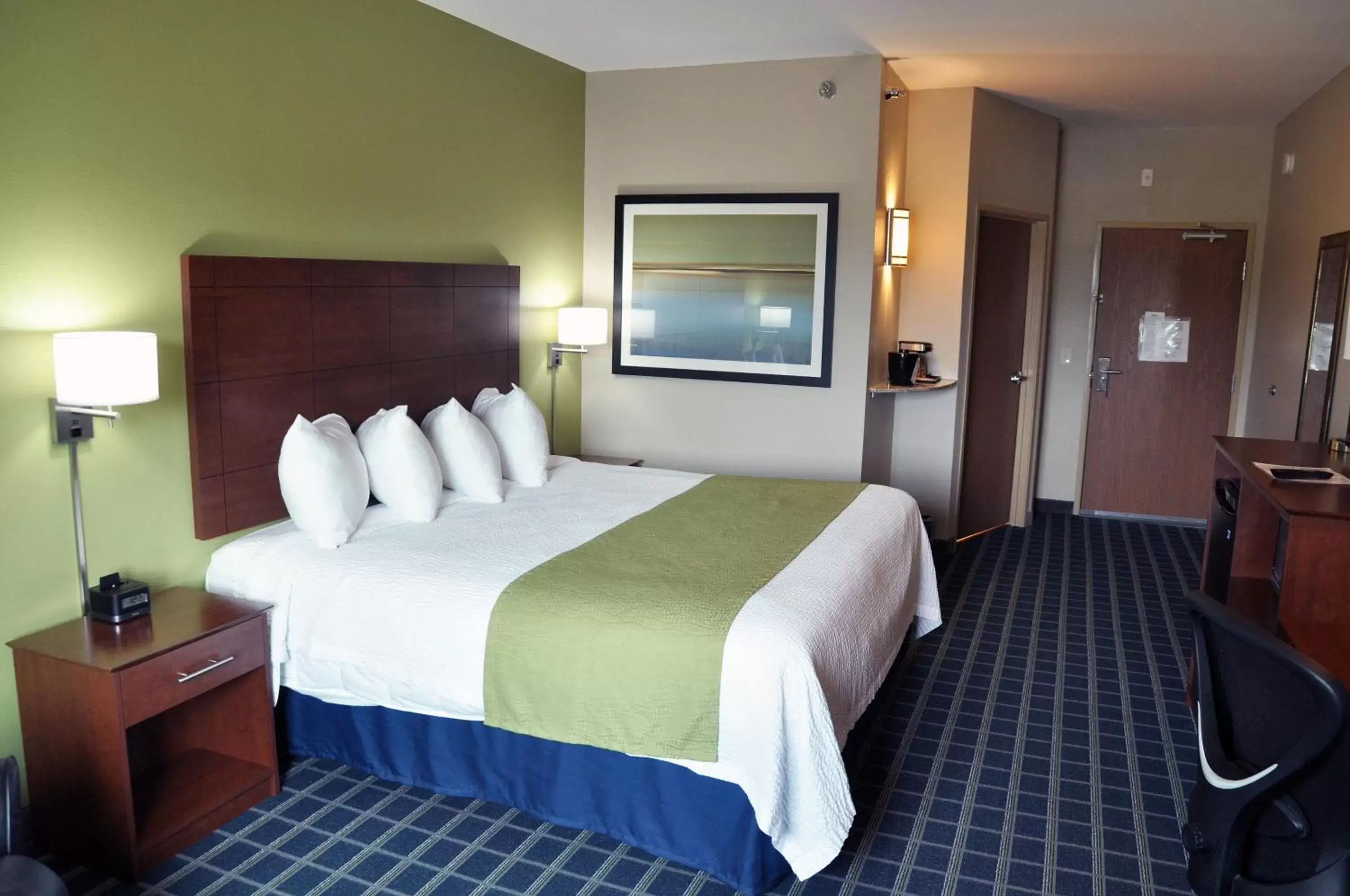 King Room - Disability Access in Brookstone Lodge & Suites King Room - Disability Access in Brookstone Lodge & Suites