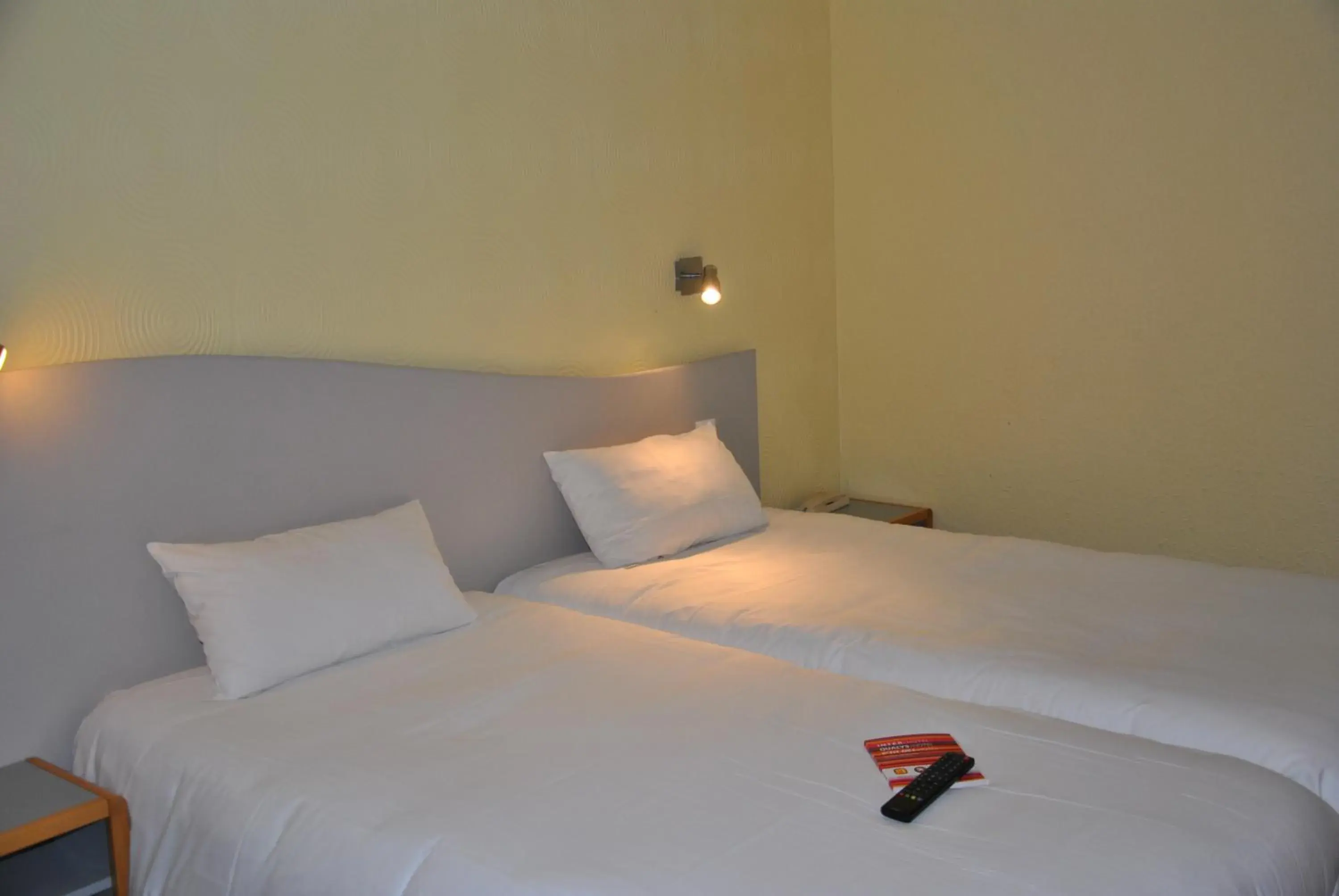 Comfort Twin Room in Hôtel Cositel, CIT'HOTEL Coutances Comfort Twin Room in Hôtel Cositel, CIT'HOTEL Coutances