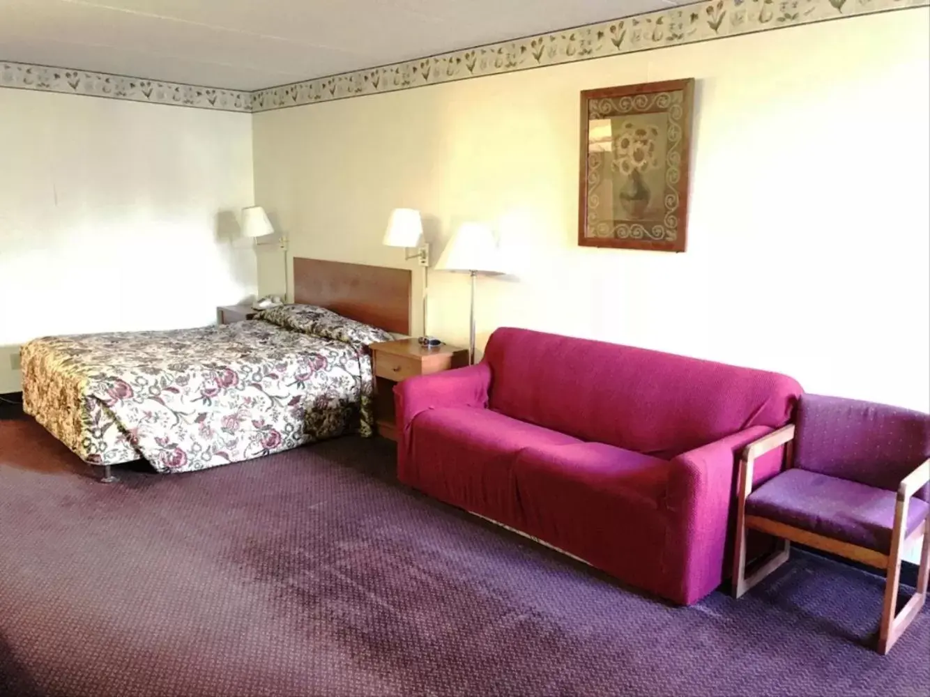 Queen Studio - Non-Smoking in Adirondack Efficiencies Queen Studio - Non-Smoking in Adirondack Efficiencies