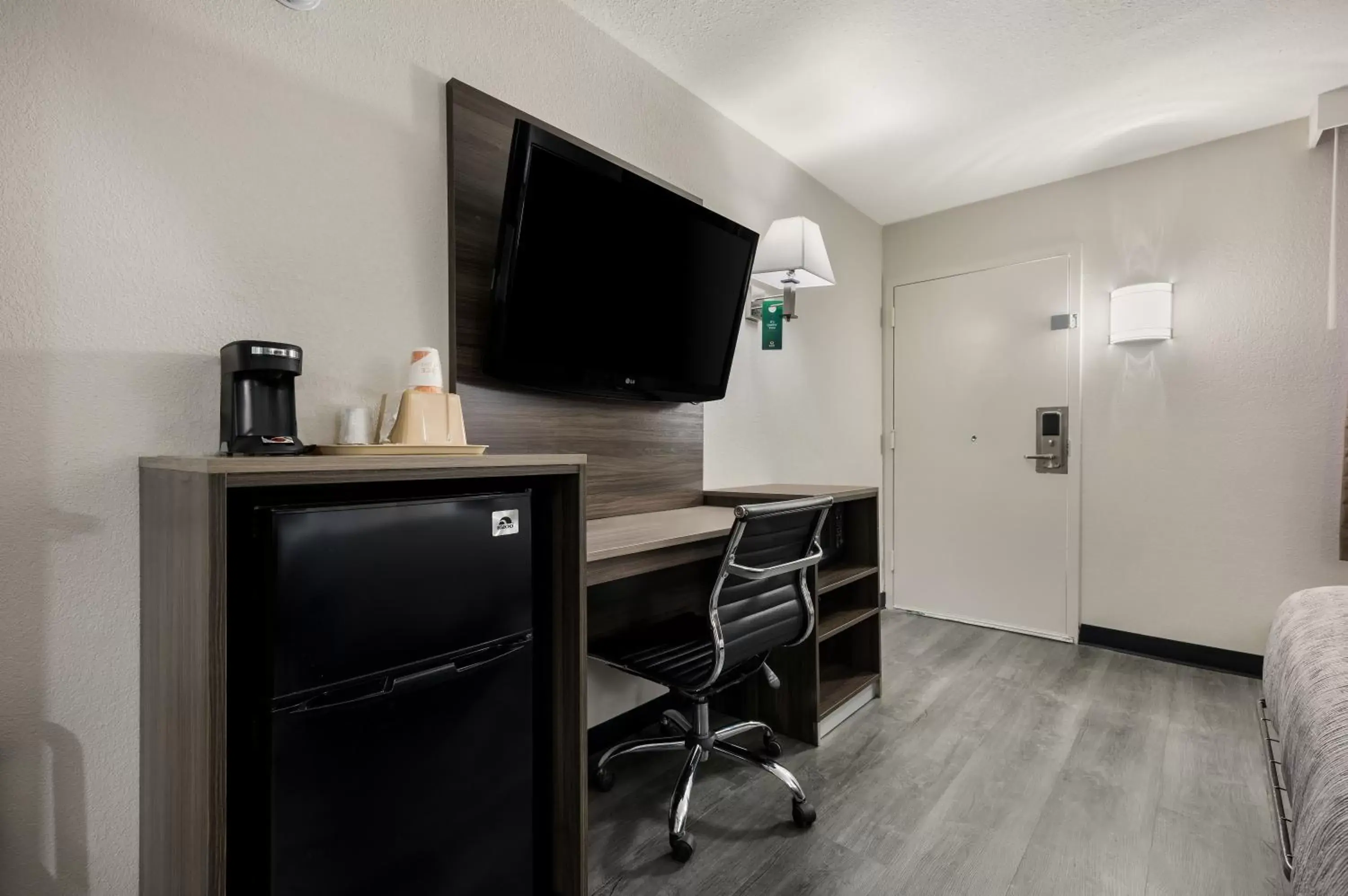 King Room - Accessible/Non-Smoking in Quality Inn Gadsden - Attalla King Room - Accessible/Non-Smoking in Quality Inn Gadsden - Attalla