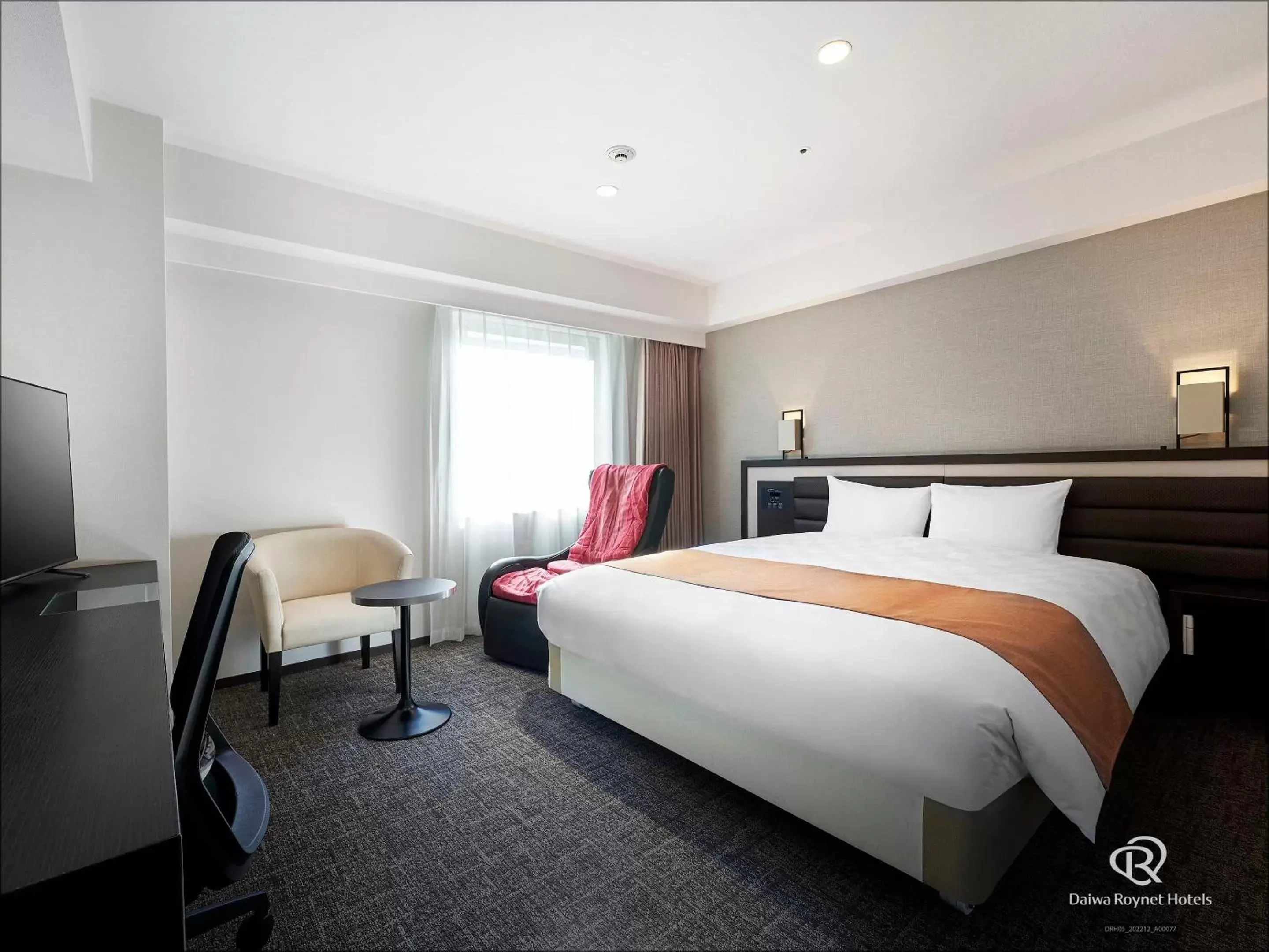 Deluxe Queen Room - Smoking in Daiwa Roynet Hotel Osaka-Kitahama Deluxe Queen Room - Smoking in Daiwa Roynet Hotel Osaka-Kitahama