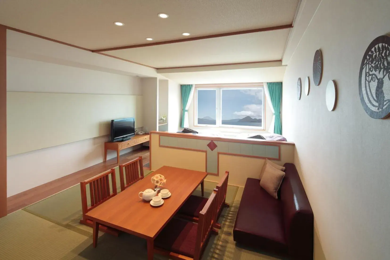 Room with Tatami Area and Lake View - Non-Smoking in Toyako Manseikaku Hotel Lakeside Terrace Room with Tatami Area and Lake View - Non-Smoking in Toyako Manseikaku Hotel Lakeside Terrace