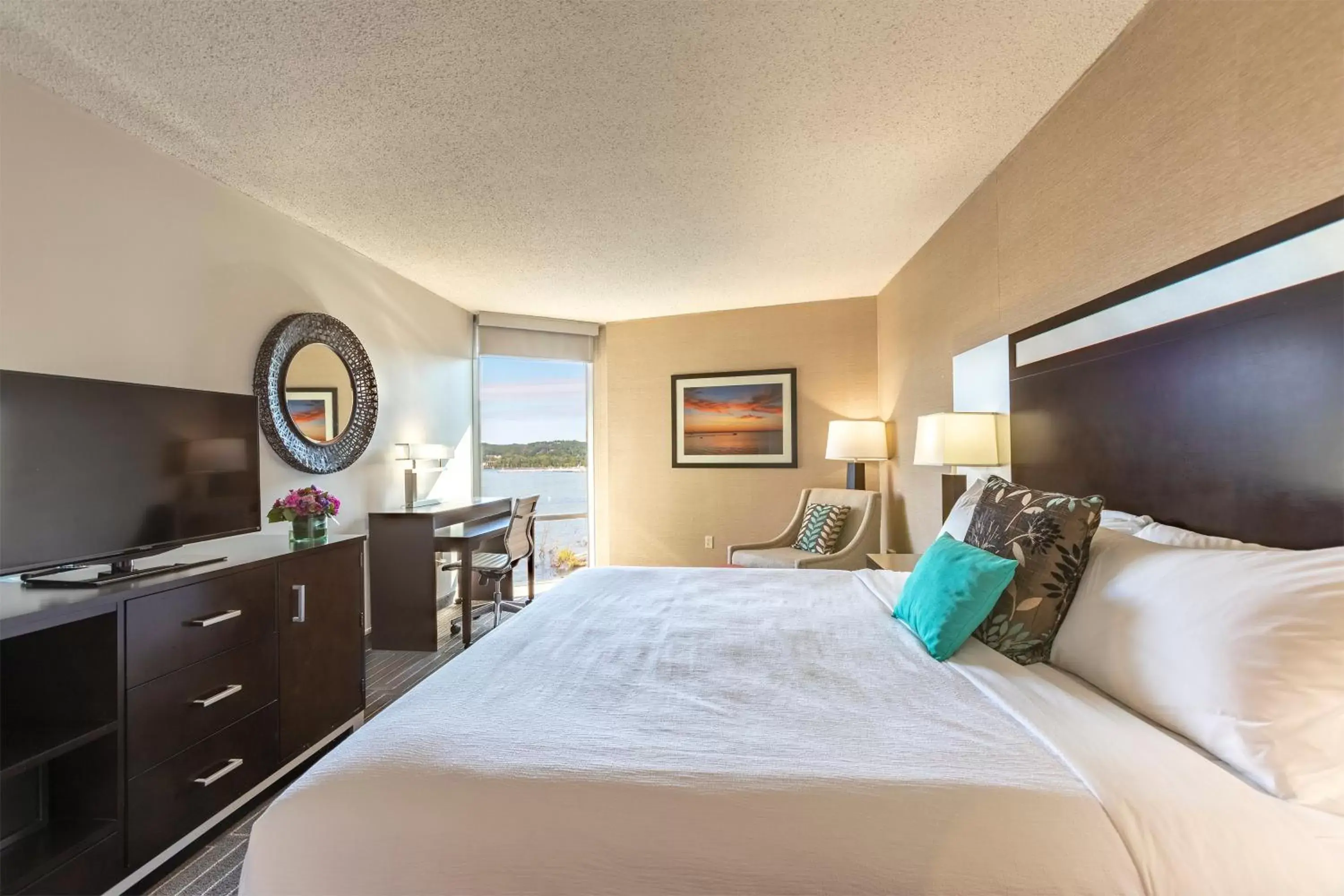 King Room - Disability Access in Delamar Traverse City King Room - Disability Access in Delamar Traverse City