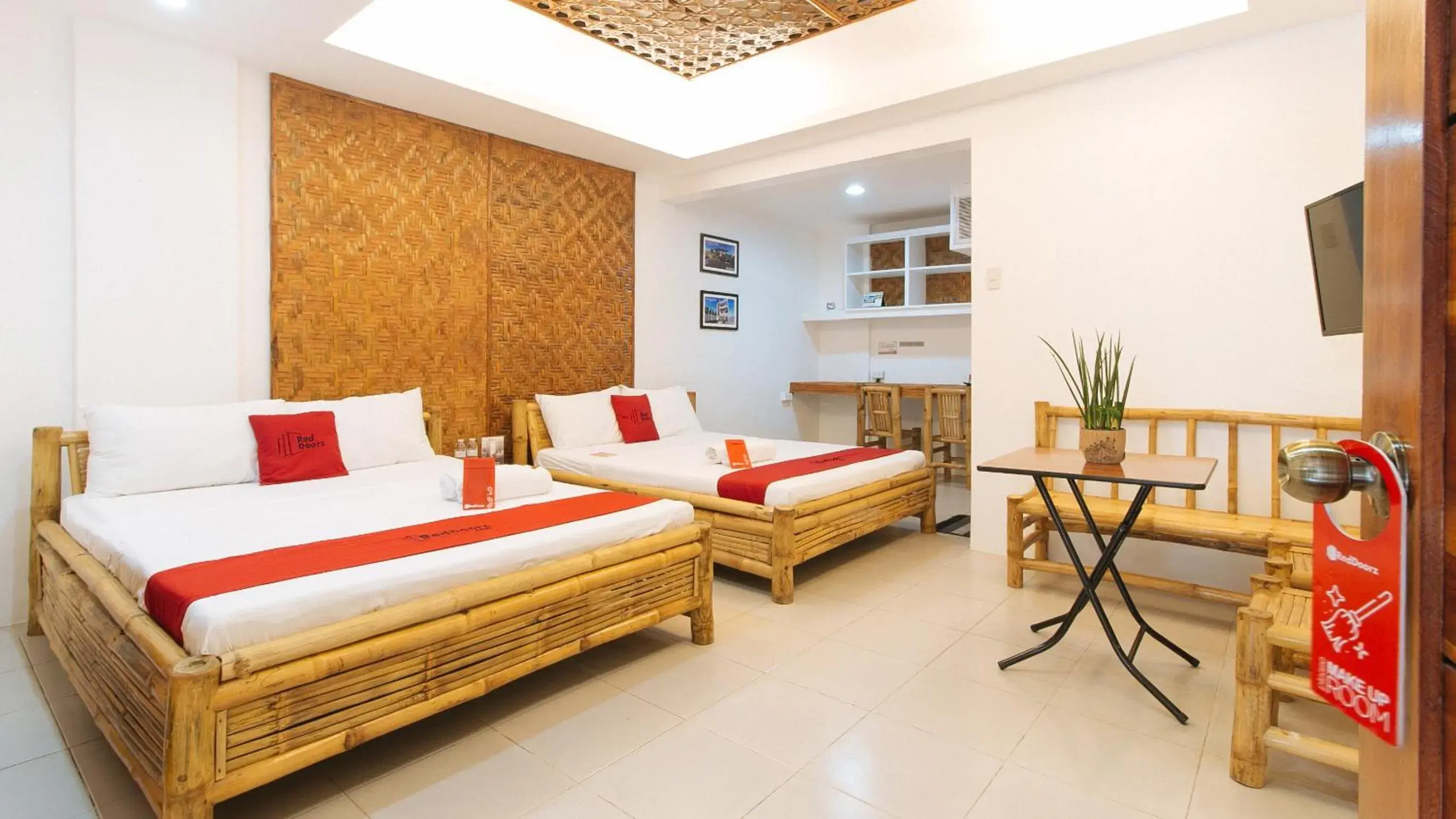 Family Room in RedDoorz at DBuilders Rooms Ph1 Taguig Family Room in RedDoorz at DBuilders Rooms Ph1 Taguig