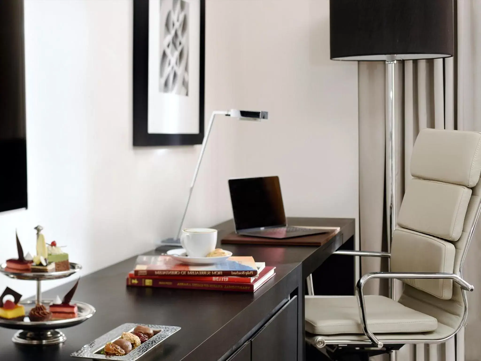 Deluxe King Room - Non-Smoking in Voco - Riyadh by IHG Deluxe King Room - Non-Smoking in Voco - Riyadh by IHG