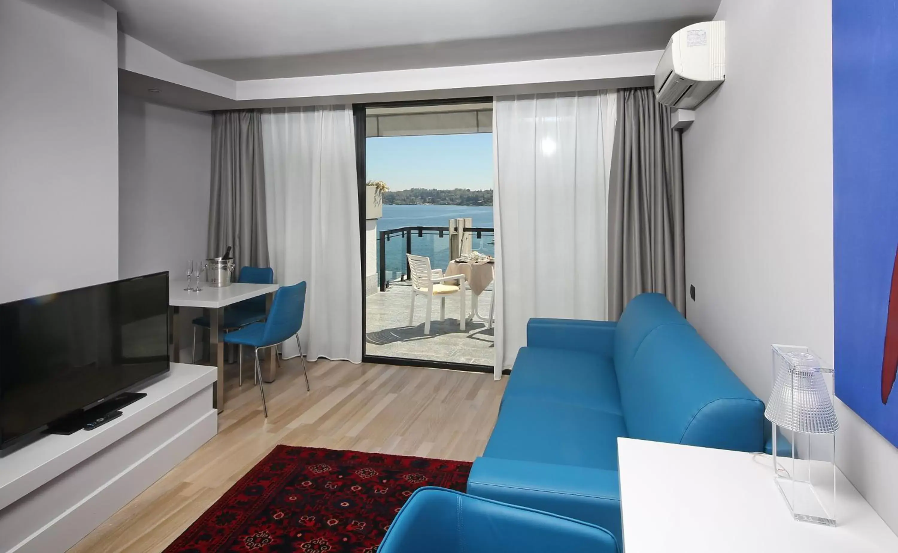 Suite with Balcony and Lake View in Hotel Salò du Parc Suite with Balcony and Lake View in Hotel Salò du Parc