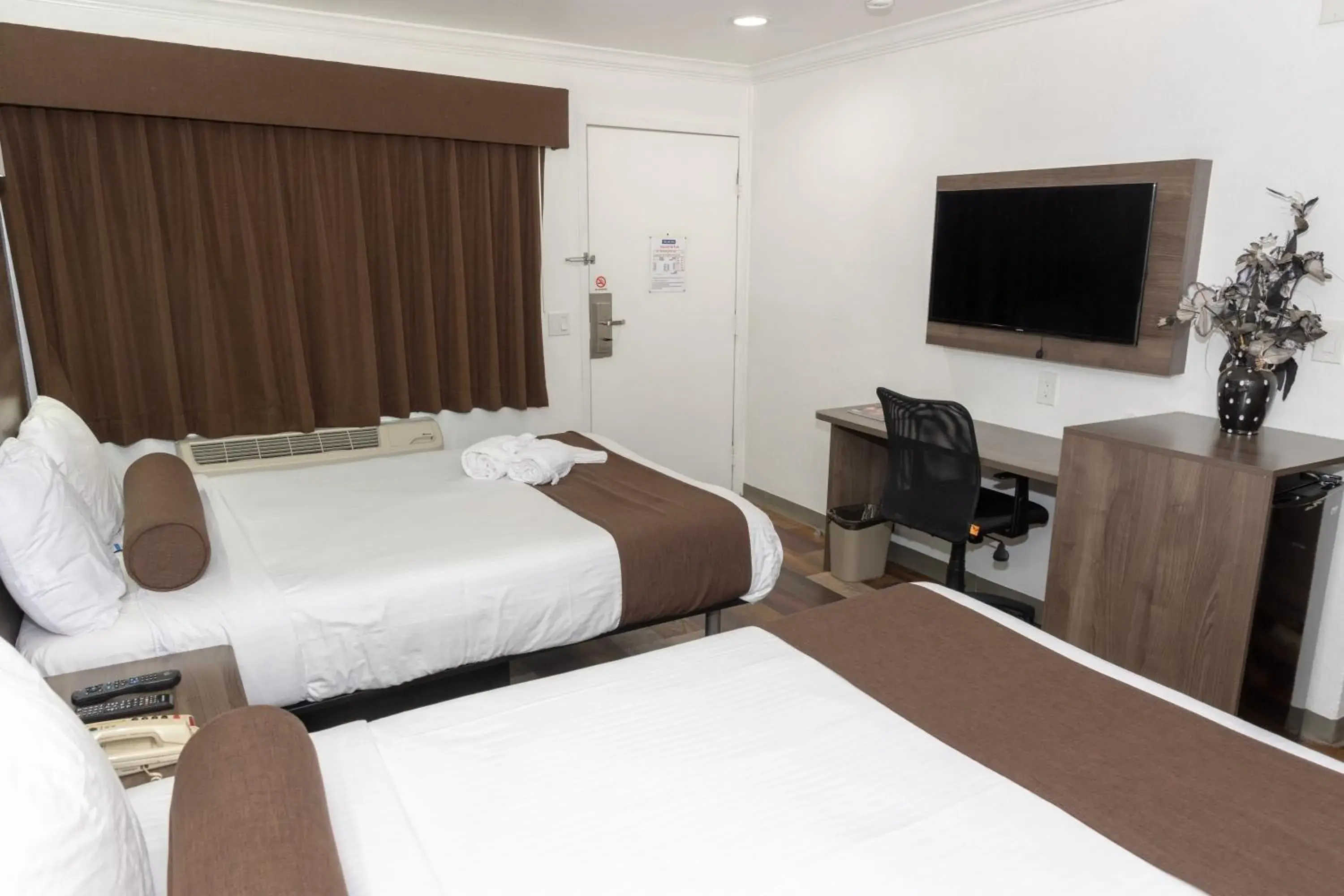 Double Room with Two Double Beds in Value Inn Bellflower Double Room with Two Double Beds in Value Inn Bellflower